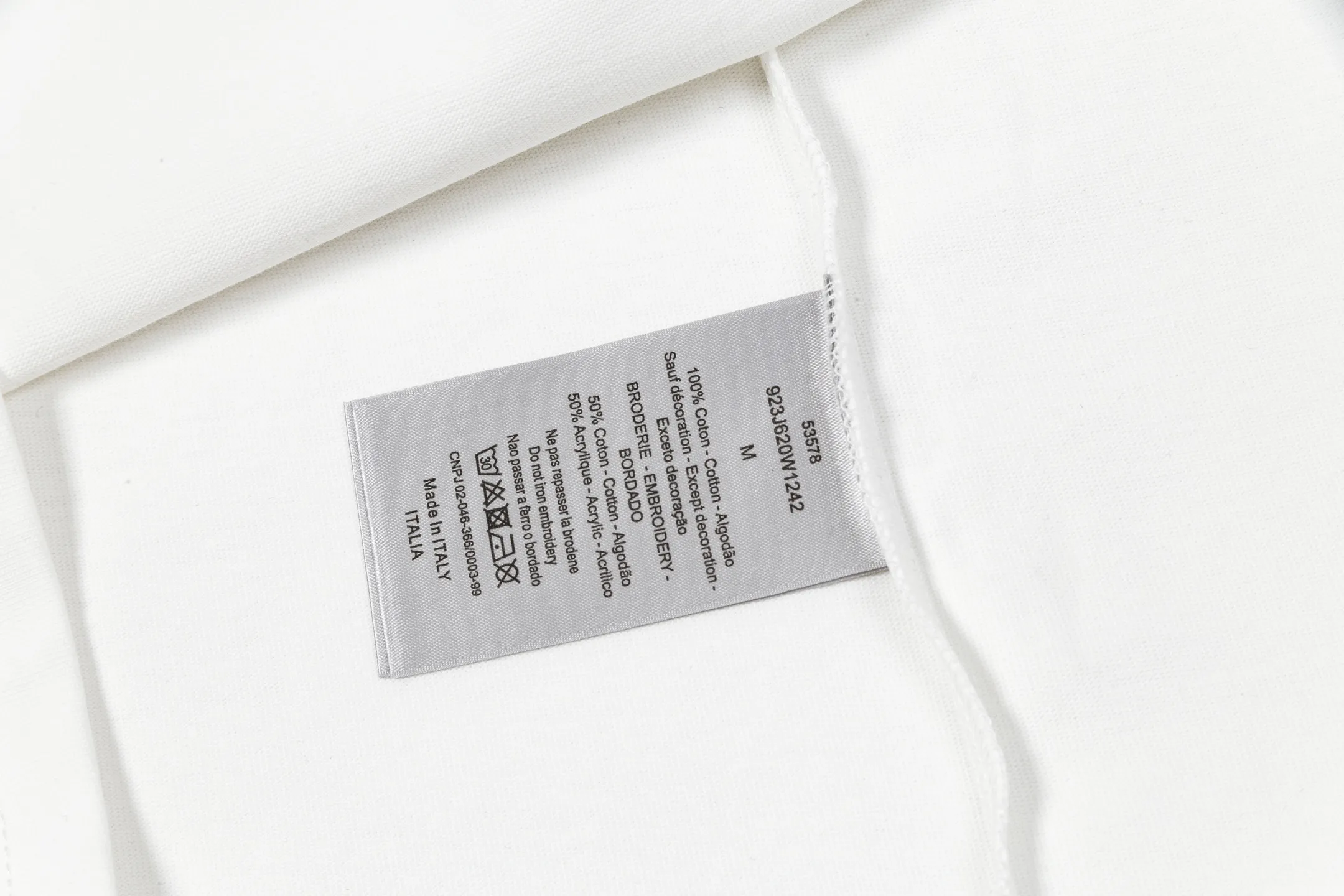 🅿️190 Dior 2025 new model, imported machine embroidered small letters logo, hand-painted salary blessing, same style for men and women, short-sleeved T-shirt, ·Customized 320g 100% double yarn pure cotton fabric, ·Design dyed 32 counts double-strand thread, ·Collar label, hangtag, main mark and three labels complete. Color: White Size: S M L XL