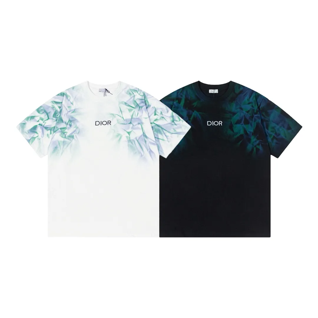 🅿️190 Dior 2025 new model, imported machine embroidered small letters logo, hand-painted salary blessing, same style for men and women, short-sleeved T-shirt, ·Customized 320g 100% double yarn pure cotton fabric, ·Design dyed 32 counts double-strand thread, ·Collar label, hangtag, main mark and three labels complete. Color: White Size: S M L XL