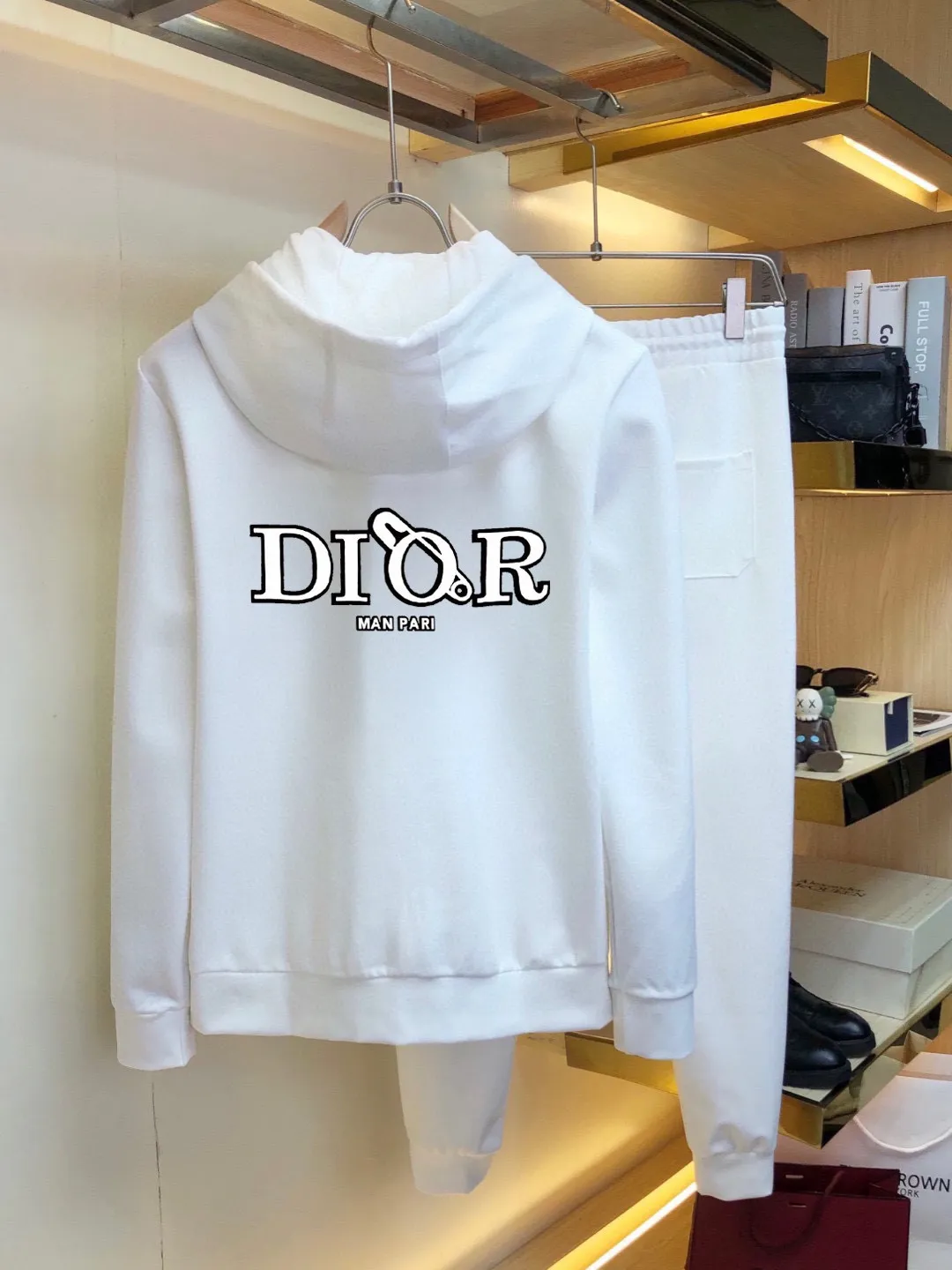 🅿️420 [DIOR Dior] (Fat Man Gospel) hot-selling suit is coming. Focus on the original version of the official website. 2025 new hot-selling cardigan sweater suit. The original order is the best product. 🇭🇰The meticulous work of top designers is dedicated to a fitting and perfect upper body effect. All-natural high-quality Roman cotton 100%, close-fitting comfort, noble and elegant! Original hardware embodies elegance and nobility! Counter size: M-5XL (maximum wear up to 220 pounds)