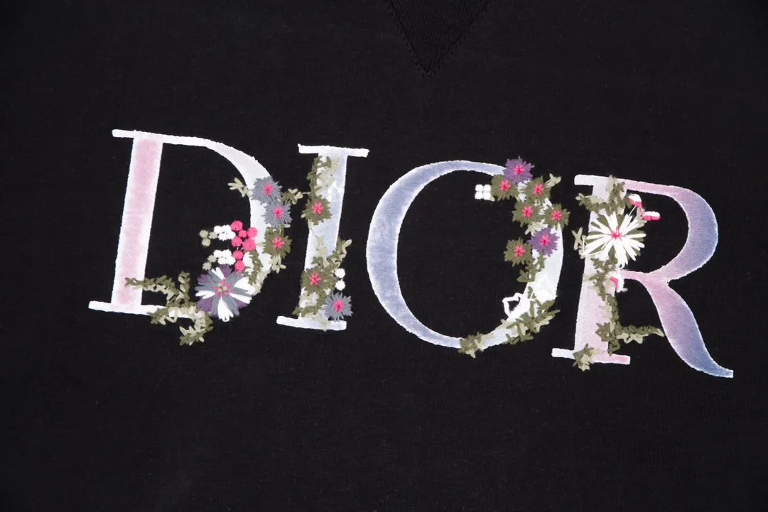 🅿️190 (➕5🉑 Comes with handbag) DIOR Dior Floral Letters Logo Gradient Color Embroidery Golden Classic Short-Sleeved T-shirt Customized 240g same vat dyed fabric, very comfortable to the touch. Latest brick cabinet synchronization for spring and summer OS off-shoulder version, fashionable and individual, super versatile and good-looking, very suitable for both men and women, must-have style, hangtag, collar label, washed wheat, complete with three labels, style number: 23803 Color: Black Size: XS~L
