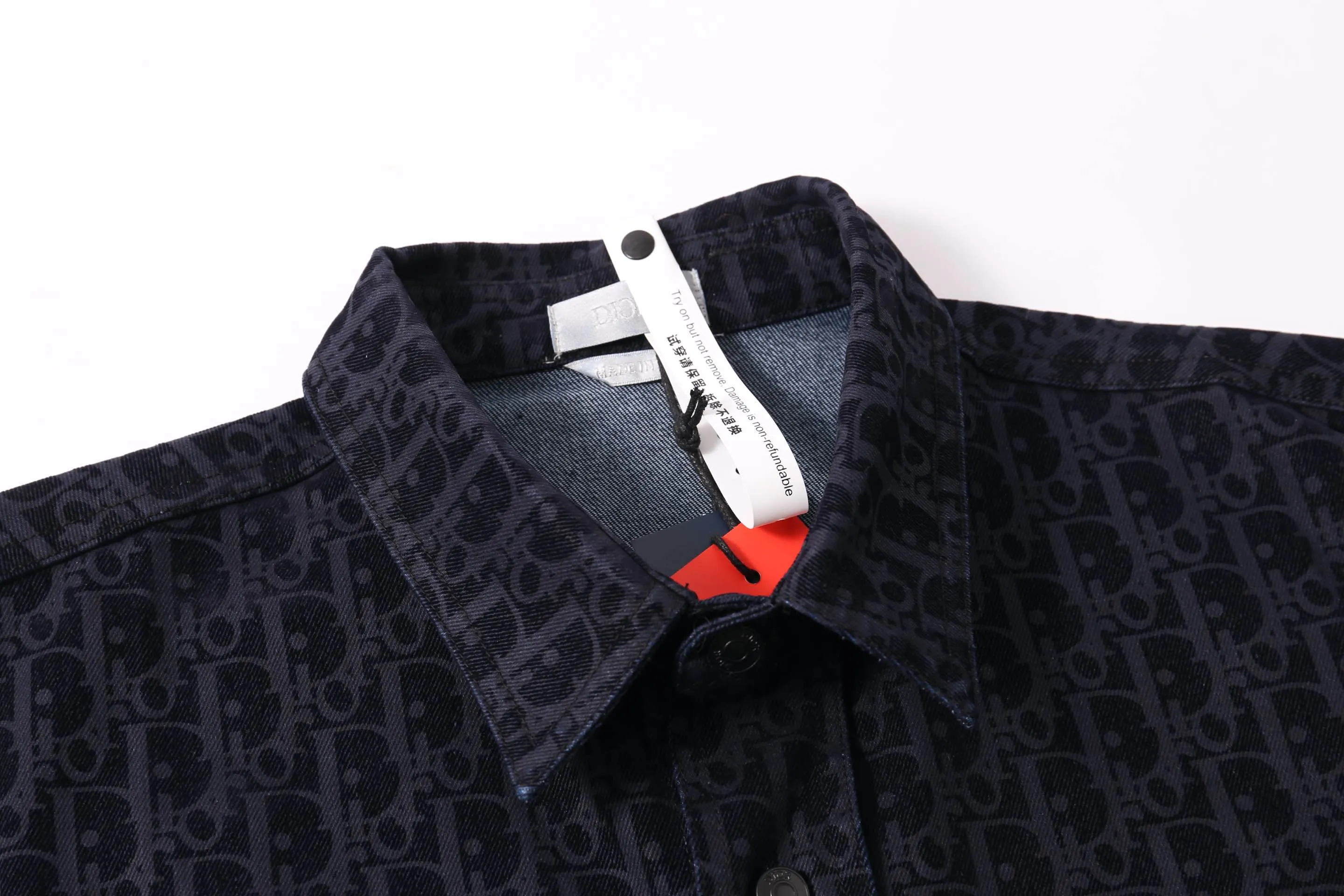 🅿️390 High-quality and new Dio* Dior 25 new Year of the Snake limited embroidered dark pattern shirt jacket YB purchased and printed. This piece is from the DIOR AND KAWS limited series. It is carefully made of cotton blended denim fabric. It is decorated with the classic Oblique print all over, with green DIOR AND KAWS embroidered patches, and a colorful snake reinterpretation of the Dior logo. It comes with two chest patch pockets, which can be matched with or to create a casual and fashionable look. The flocking fabric is made of 100% viscose fiber. The flocking process adopts the country’s exclusive and most advanced imported fully automatic flocking machine. The imported velvet material is modulated to the board pattern, and the velvet is densely increased and high, giving the unique softness of imported velvet. Size: xs-l