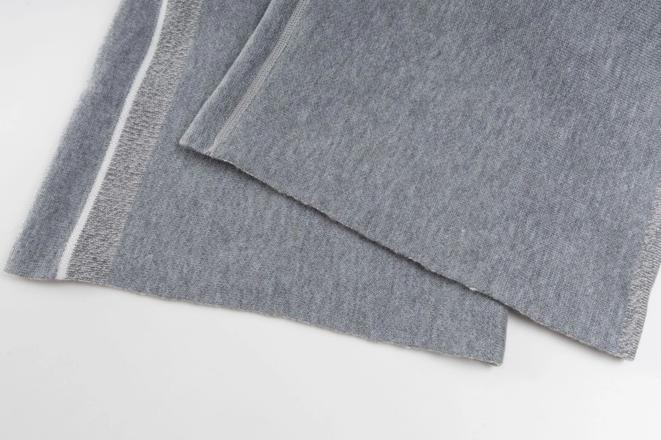 🅿️480 [Exclusive supply] CD 25FW presbyopic reversible cashmere trousers (grey) The fabric is made of imported cashmere yarn double-sided jacquard fabric and can be worn on both sides. The fabric uses monogram jacquard double weaving technology to present the brand's iconic presbyopia pattern, which combines luxurious texture with practical functions. Swiss machine embroidery stitching technology ensures every detail is exquisite and perfect, and the stitches are even and delicate. The classic straight-leg design subtly modifies the leg lines, making the upper body slim and elegant. Double-sided jacquard technology keeps both sides of the fabric flat and crisp, making it comfortable and layered. Selected high-quality cashmere yarn brings a soft and skin-friendly touch experience while having good warmth retention and breathability. The overall craftsmanship is exquisite, and high-end quality is reflected from fabric weaving to finished product sewing. It is an exquisite item that is both fashionable and practical. Size:S/M/L