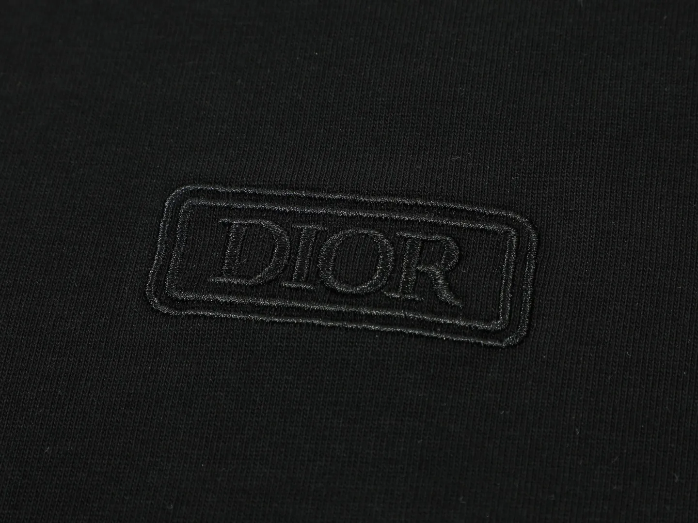 🅿️160 DIOR Dior letter embroidery LOGO‼ ️Short-sleeved T-shirt® *Customized 280g cotton fabric, the fabric is soft, skin-friendly and comfortable *Laminated letter logo on the front *A very simple and elegant one that is unparalleled in terms of upper body comfort, interpreting your luxury and taste, and creating your fashionable charm. ⚠️Washing method: It is recommended to dry clean or wrap the reverse side in a laundry bag and machine wash it quickly in cold water and let it dry naturally! ⚠️ Unisex style 𝐂𝐎𝐋𝐎𝐔𝐑: White Black 𝐒𝐈𝐙𝐄: S-XL