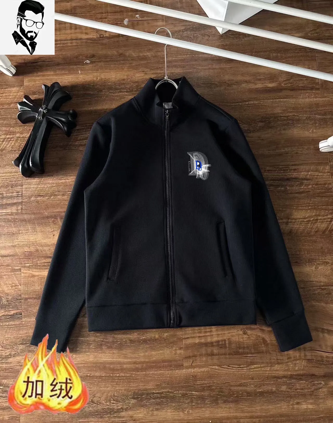 🅿️460 brand [DIOR Dior] (velvet and thickened) 2025 autumn and winter new product, celebrities' favorite fashion-flavored casual suit, clean and neat tailoring, full of urban style. Made of high-quality customized fabrics, the inner warmth is excellent, the hand feels soft and dry, and the upper body effect is crisp and stylish. The three-dimensional cutting process and the pattern are all of high standards, and the silhouette version has the right benefits! It is not tight at all, and you feel good when you put it on. So many top-quality raw materials create high-end products with unparalleled value. It is the first choice for high-end fashion people. (Size: M-4XL can wear up to 200 pounds)