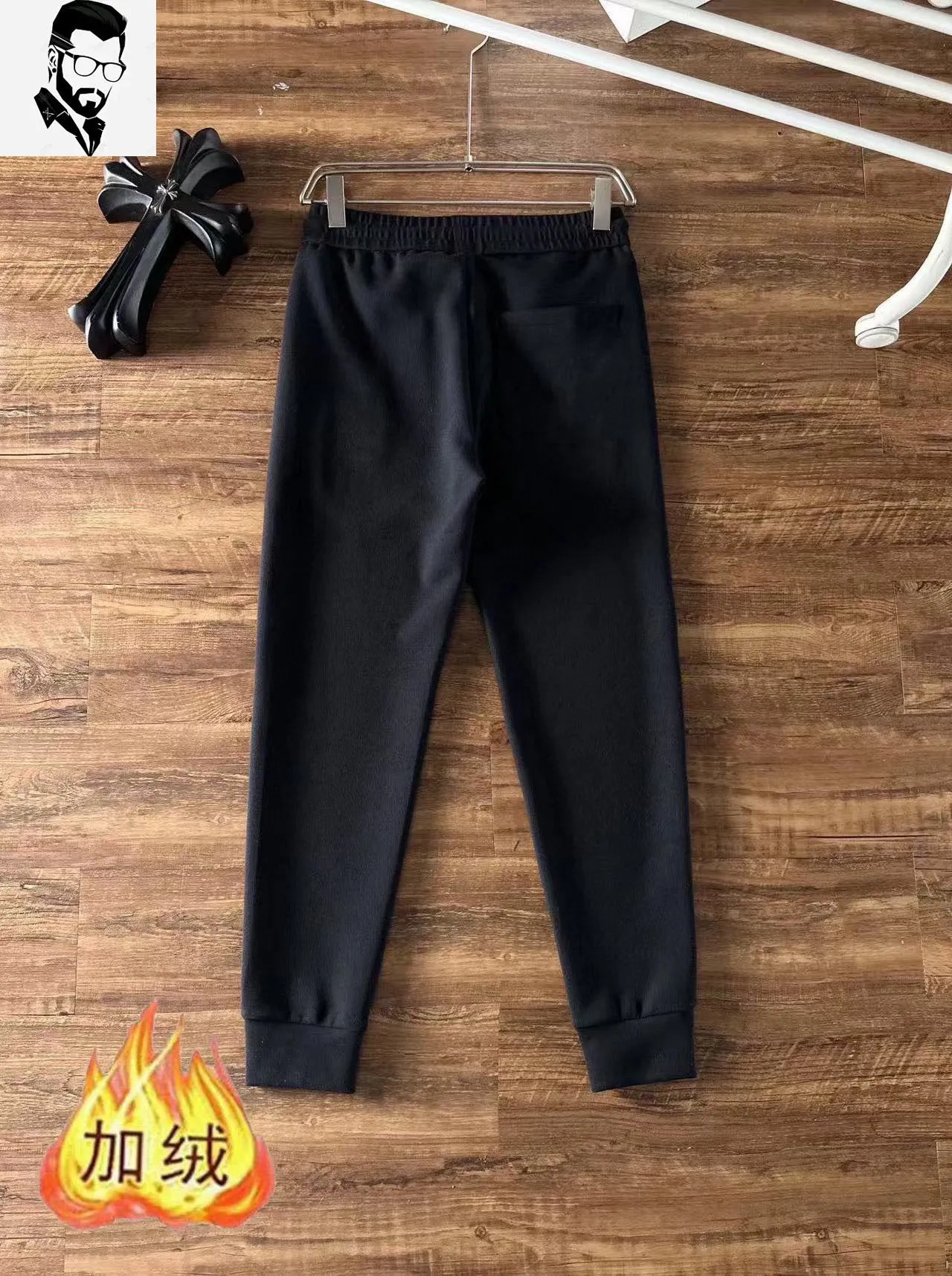 🅿️460 brand [DIOR Dior] (velvet and thickened) 2025 autumn and winter new product, celebrities' favorite fashion-flavored casual suit, clean and neat tailoring, full of urban style. Made of high-quality customized fabrics, the inner warmth is excellent, the hand feels soft and dry, and the upper body effect is crisp and stylish. The three-dimensional cutting process and the pattern are all of high standards, and the silhouette version has the right benefits! It is not tight at all, and you feel good when you put it on. So many top-quality raw materials create high-end products with unparalleled value. It is the first choice for high-end fashion people. (Size: M-4XL can wear up to 200 pounds)