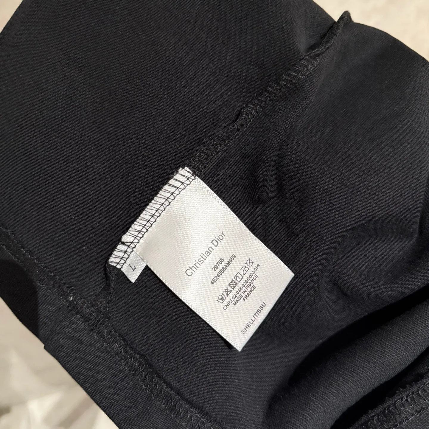 🅿️310 [Strict quality control] Dior's new long-sleeved sweatshirt T-shirt. Heavy 420g double yarn fabric. Beaded on the front. Wash the whole garment twice. Frayed and torn on all four sides. Heavy fabric. The neckline is made of icy Salona. Loose fit. Deep, wide and stylish. No deformation or shrinkage. Color: 2 colors black and white. Size: M-2xl.