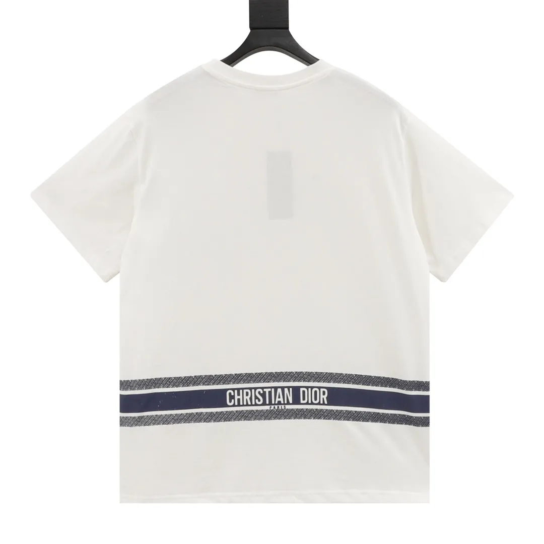 🅿️230 DIOR/Dior Pocket Decorative Splicing Short Sleeve T-shirt. The simple yet refined OS short T.Oblique splicing design creates a modern trendy look. Knitted cotton fabric is made using advanced knitting micro-density equipment to ensure that the product’s cutting shape and features are both trendy and fashionable. The spliced design of the thick cotton Oblique pocket and the printed logo strap on the back have a unique retro soft feel, full of street style and more retro flavor, reflecting the perfect design brought by the brand's fashion. Same style for men and women. size：S-L