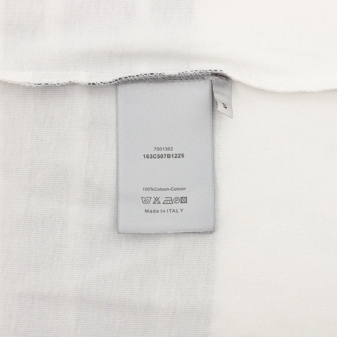 🅿️230 DIOR/Dior Pocket Decorative Splicing Short Sleeve T-shirt. The simple yet refined OS short T.Oblique splicing design creates a modern trendy look. Knitted cotton fabric is made using advanced knitting micro-density equipment to ensure that the product’s cutting shape and features are both trendy and fashionable. The spliced design of the thick cotton Oblique pocket and the printed logo strap on the back have a unique retro soft feel, full of street style and more retro flavor, reflecting the perfect design brought by the brand's fashion. Same style for men and women. size：S-L