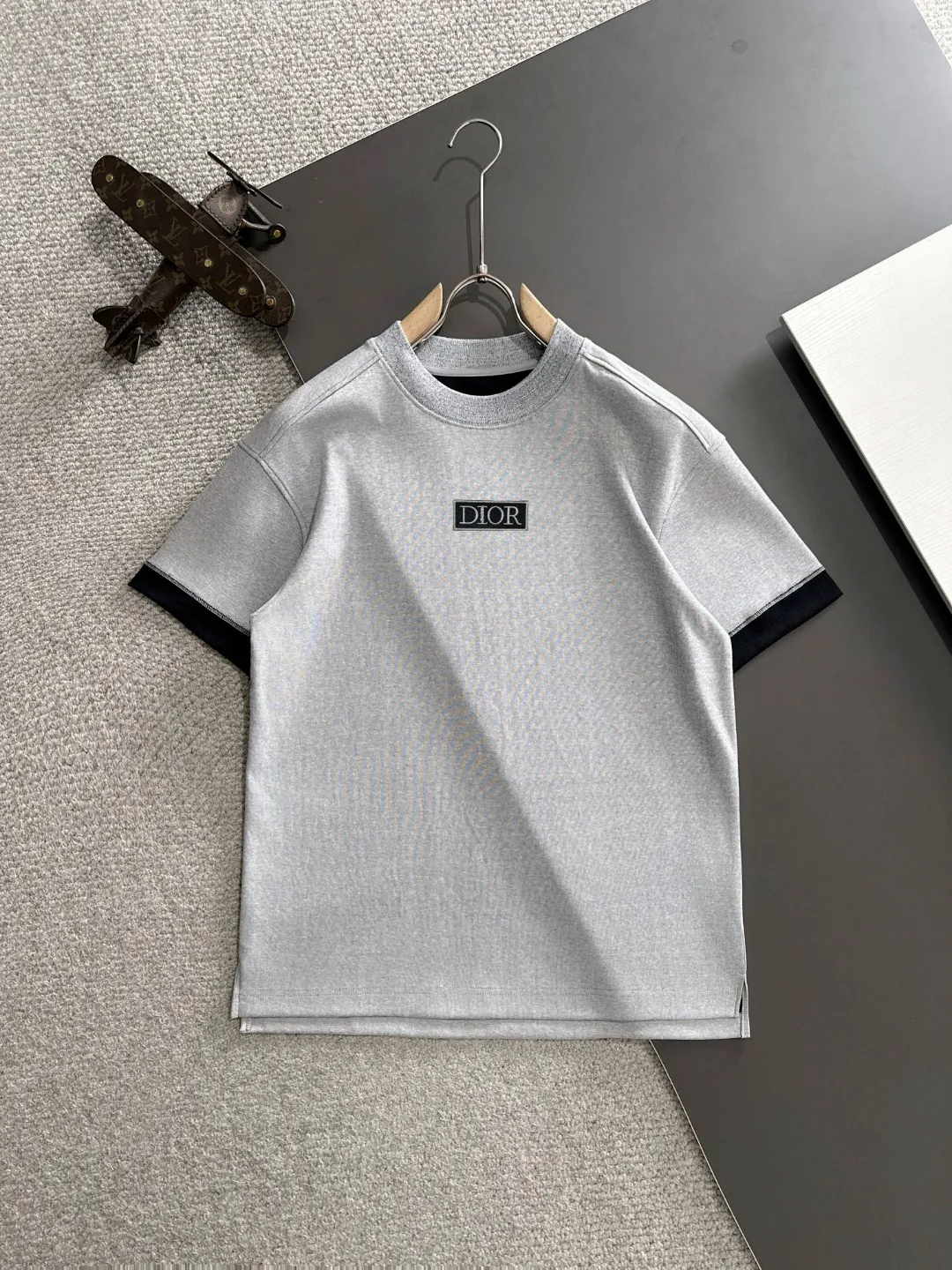 🅿️270 shipped next day Dior 2025 summer new style (top quality, differentiated currency) launches double yarn pure cotton fabric short sleeves, spring and summer catwalk style, personalized and exclusive style, same style for men and women, using imported custom-dyed fabrics, chain bottom back collar, fully shoulder-covering, no deformation or shrinkage when exposed to water, SIZE: M to 3XL