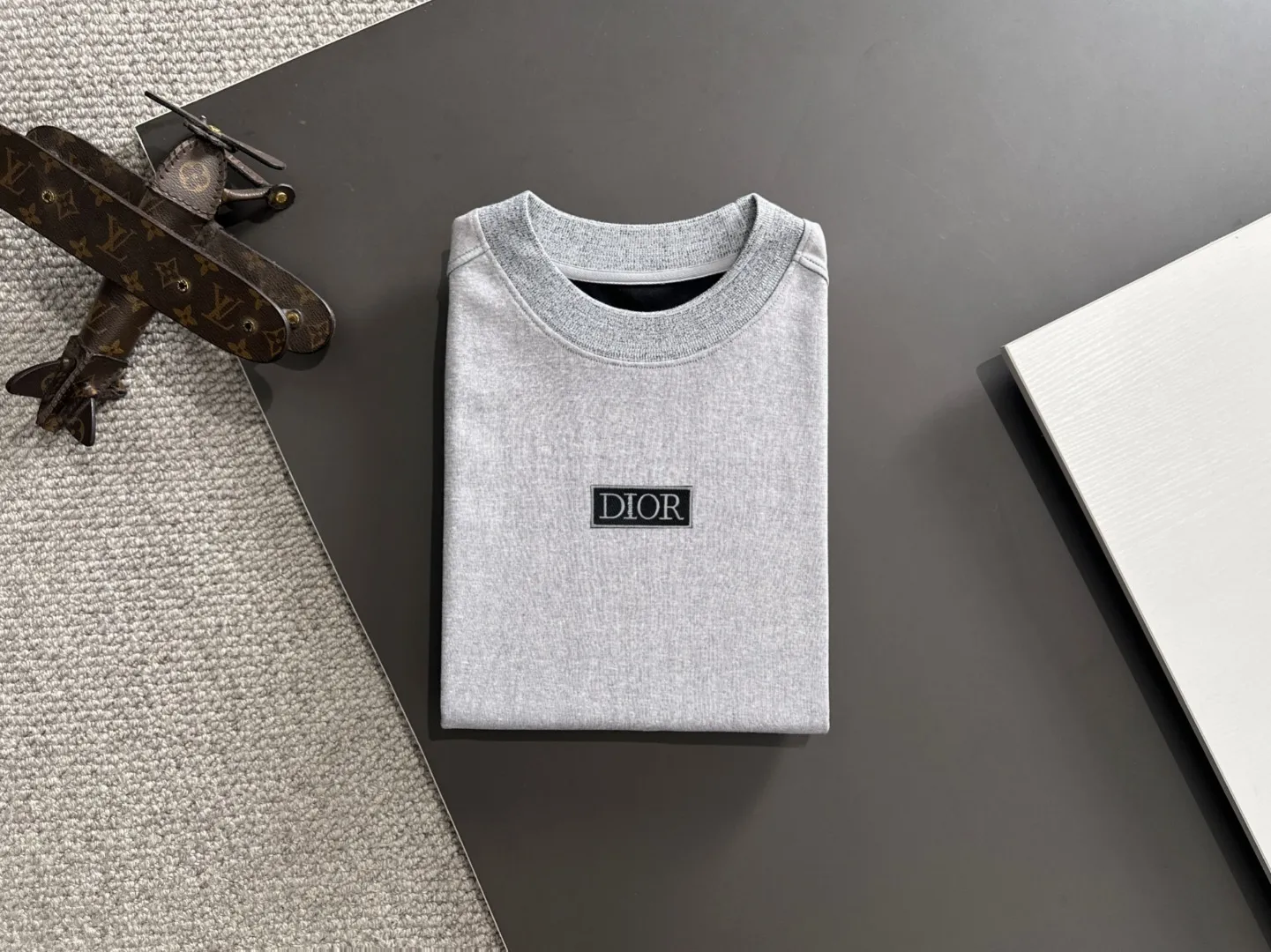 🅿️270 shipped next day Dior 2025 summer new style (top quality, differentiated currency) launches double yarn pure cotton fabric short sleeves, spring and summer catwalk style, personalized and exclusive style, same style for men and women, using imported custom-dyed fabrics, chain bottom back collar, fully shoulder-covering, no deformation or shrinkage when exposed to water, SIZE: M to 3XL