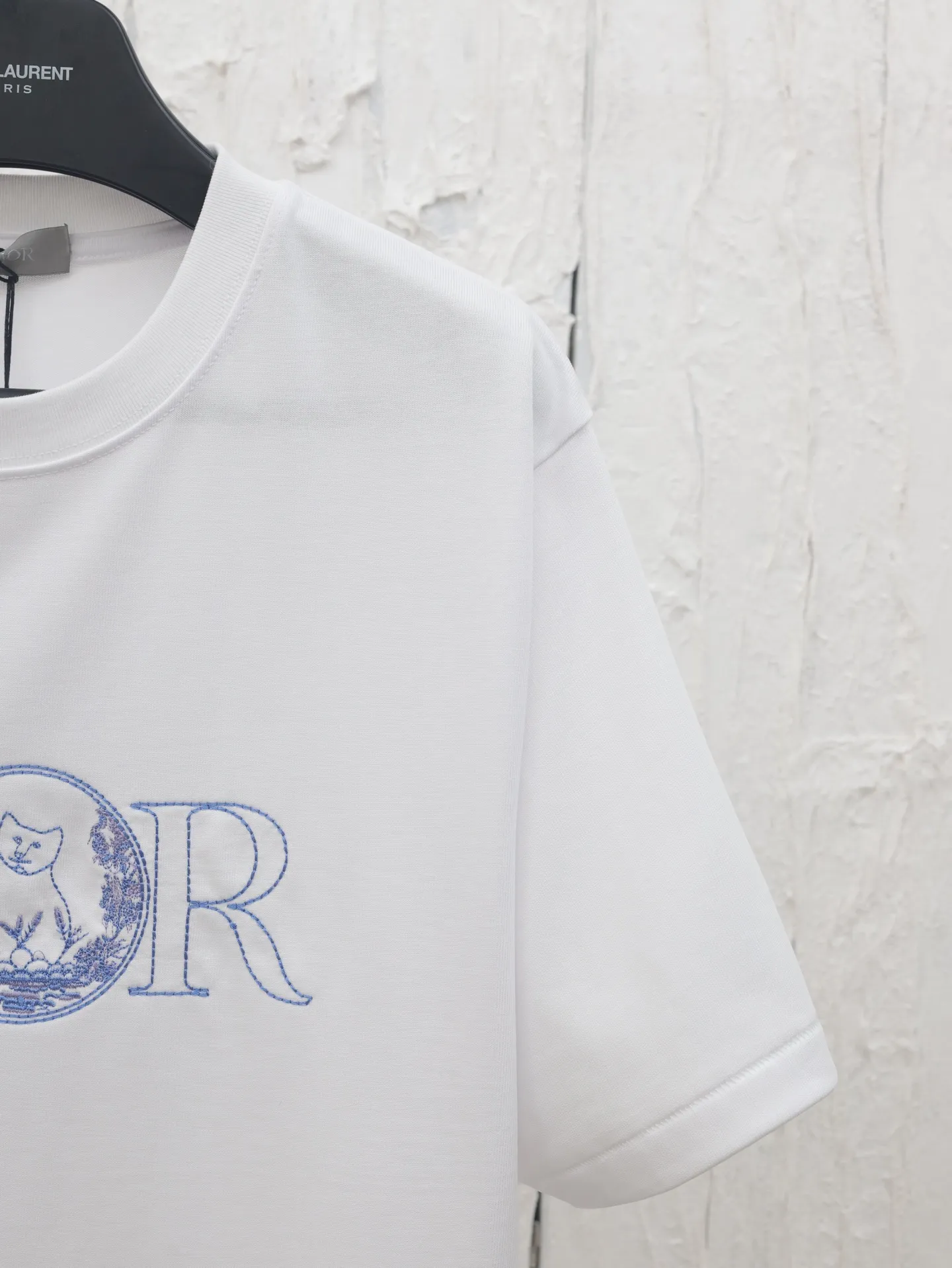 🅿️250 Dio*/Dior 25 new embroidered hollow letter cat pattern round neck short-sleeved T-shirt 270g washed cotton, 36 double yarns, stable, tight and thick feel Four-thread dense edges, double-thread collar edge, double-needle chain bottom hemming and threading Front embroidery, fine workmanship, the cat logo pattern is full of fun Size: S/M/L/XL