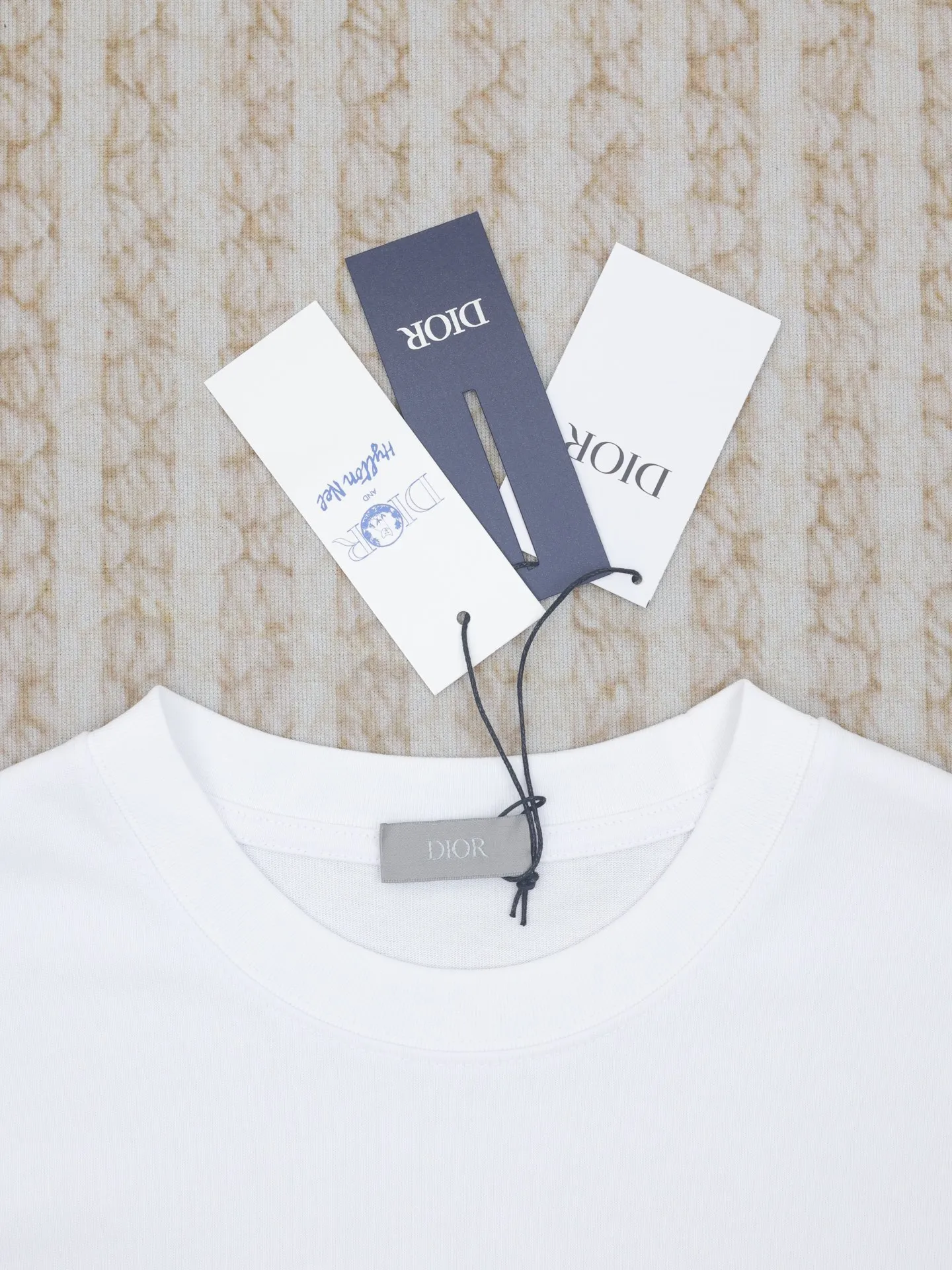🅿️250 Dio*/Dior 25 new embroidered hollow letter cat pattern round neck short-sleeved T-shirt 270g washed cotton, 36 double yarns, stable, tight and thick feel Four-thread dense edges, double-thread collar edge, double-needle chain bottom hemming and threading Front embroidery, fine workmanship, the cat logo pattern is full of fun Size: S/M/L/XL