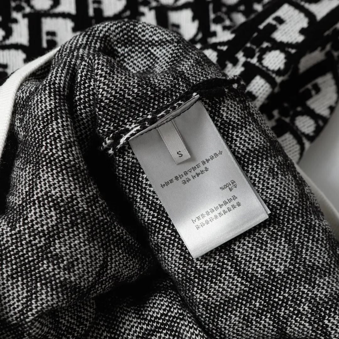 🅿️350 DIOR Dior jacquard round neck casual long-sleeved sweater. It can be easily integrated into casual or formal looks. It is a classic choice during the changing seasons. Same style for men and women. Color: Black Blue Green Size: XS S M L