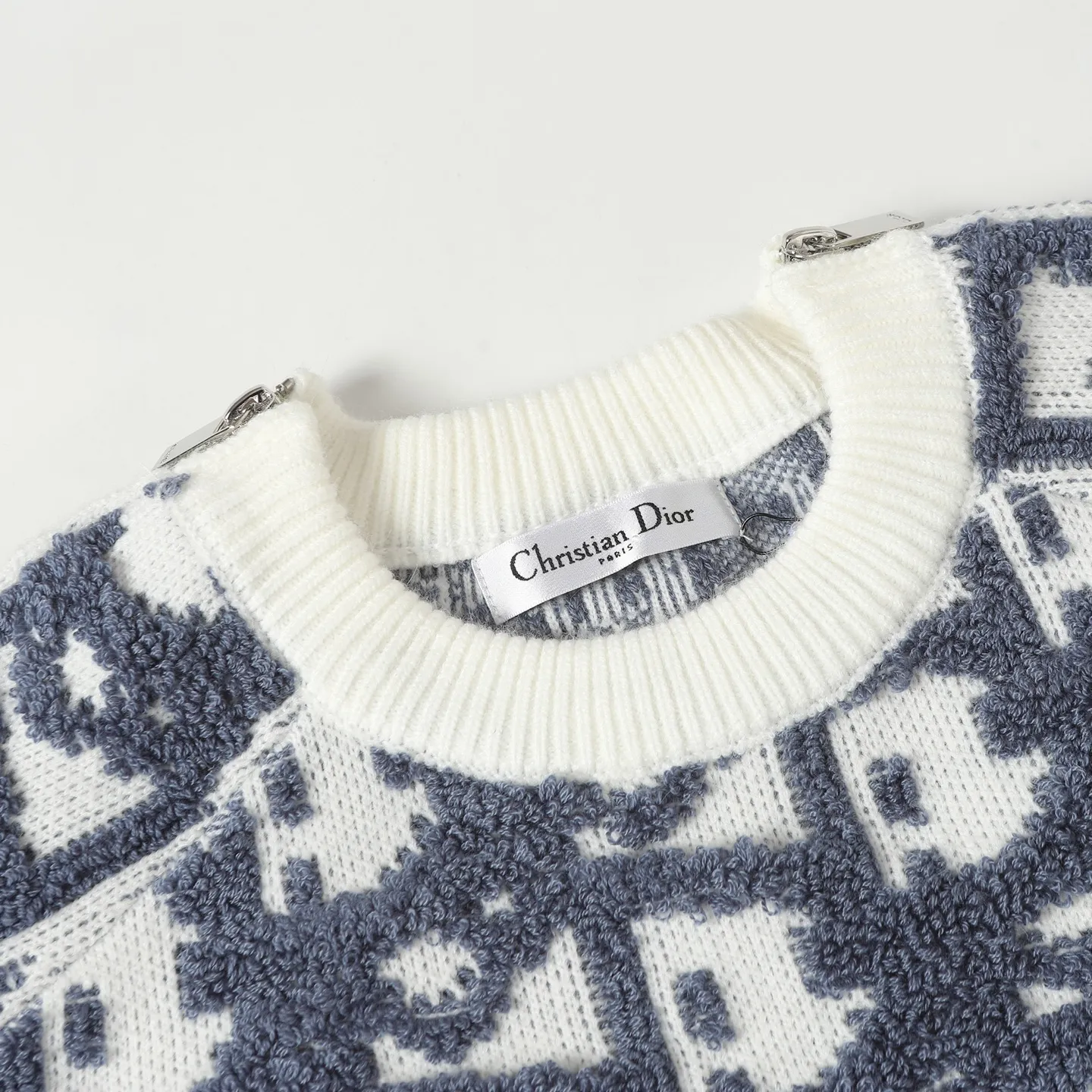 🅿️450 CD Home Jacquard Fabric Oblique Printed Sweater Details and Features This sweater reinterprets the Dior classic logo from a fashionable and modern perspective. Crafted from blended jacquard fabric, it's accentuated with a raised all-over classic light green Oblique print. Zippered sleeves add style, while a ribbed crew neck adds contrasting texture. Wear it with jeans for a graphic, casual look. All-over Oblique print sleeves with zip closure Contrasting ribbed crew neck Size: S M L