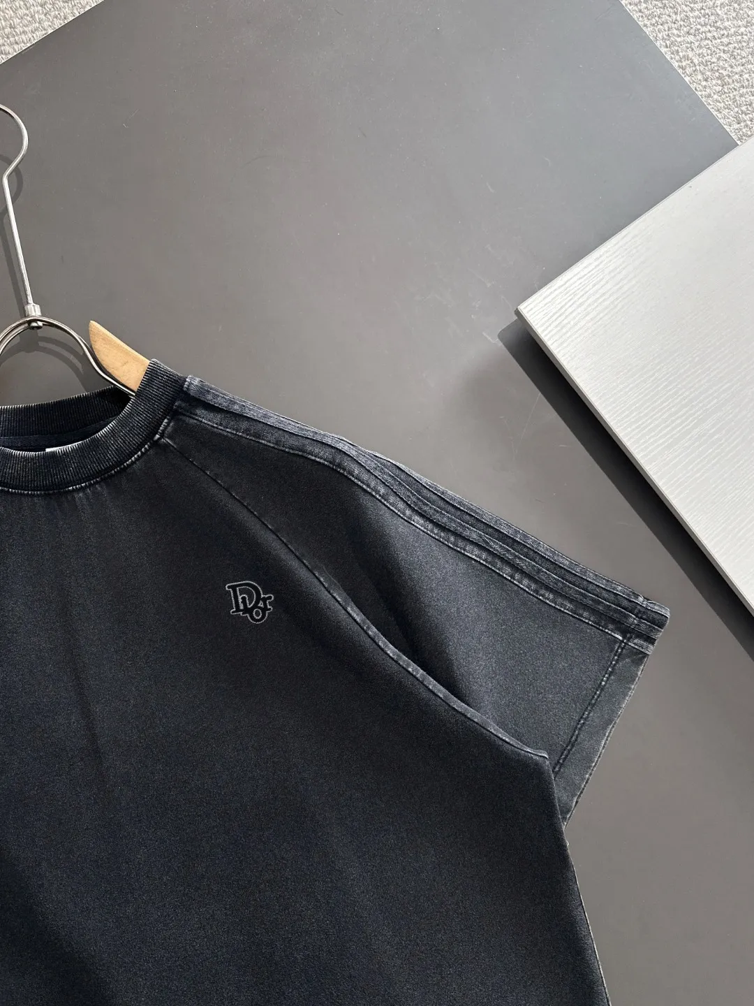 🅿️500 next day shipping DIOR/Dior high quality 2025 spring and summer new elastic band casual heavy industry washed suit, batik tripe sweat-absorbent and breathable, counter-customized fabric with high breathability and comfort, impeccable details, brand element design concept, reflecting high quality. It feels delicate and soft! It presents a casual cut and the upper body shape is great! Trading company channels are rare and available on the official website simultaneously! From a high-end men's positioning brand, high-end, low-key luxury taste, people can't refuse! Exquisite workmanship and impeccable quality! The overall style is simple, fashionable and timeless, fully meeting the requirements of stylish and tasteful dressing! Size: S-XXL