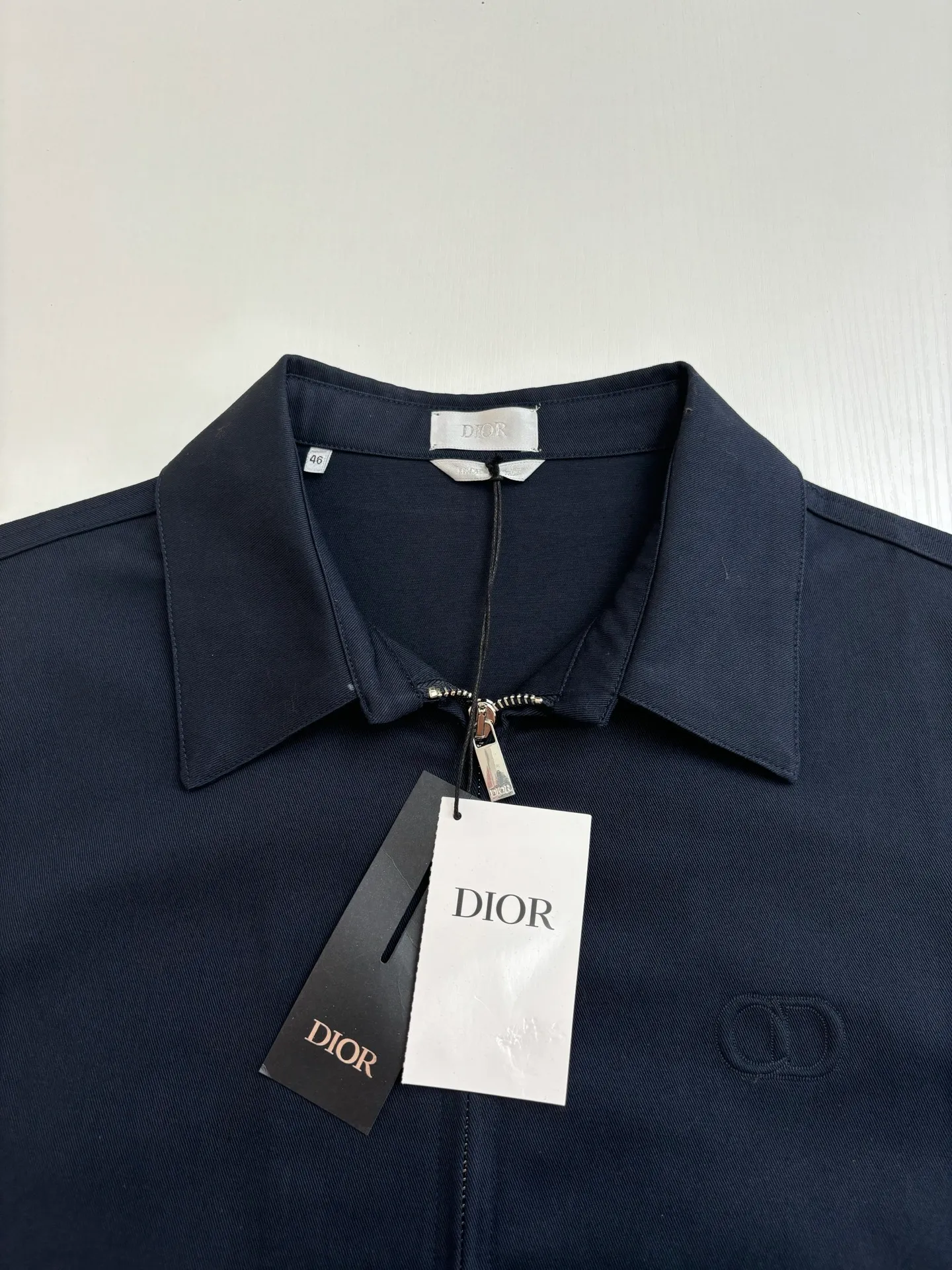 🅿️620 Dio*/Dior 25FW early autumn new lapel long-sleeved work jacket. Customized washed blue cotton fabric, simple design style, brand letters CD embroidery on the chest, hidden fly zipper, straight design version Size: S/M/L/XL