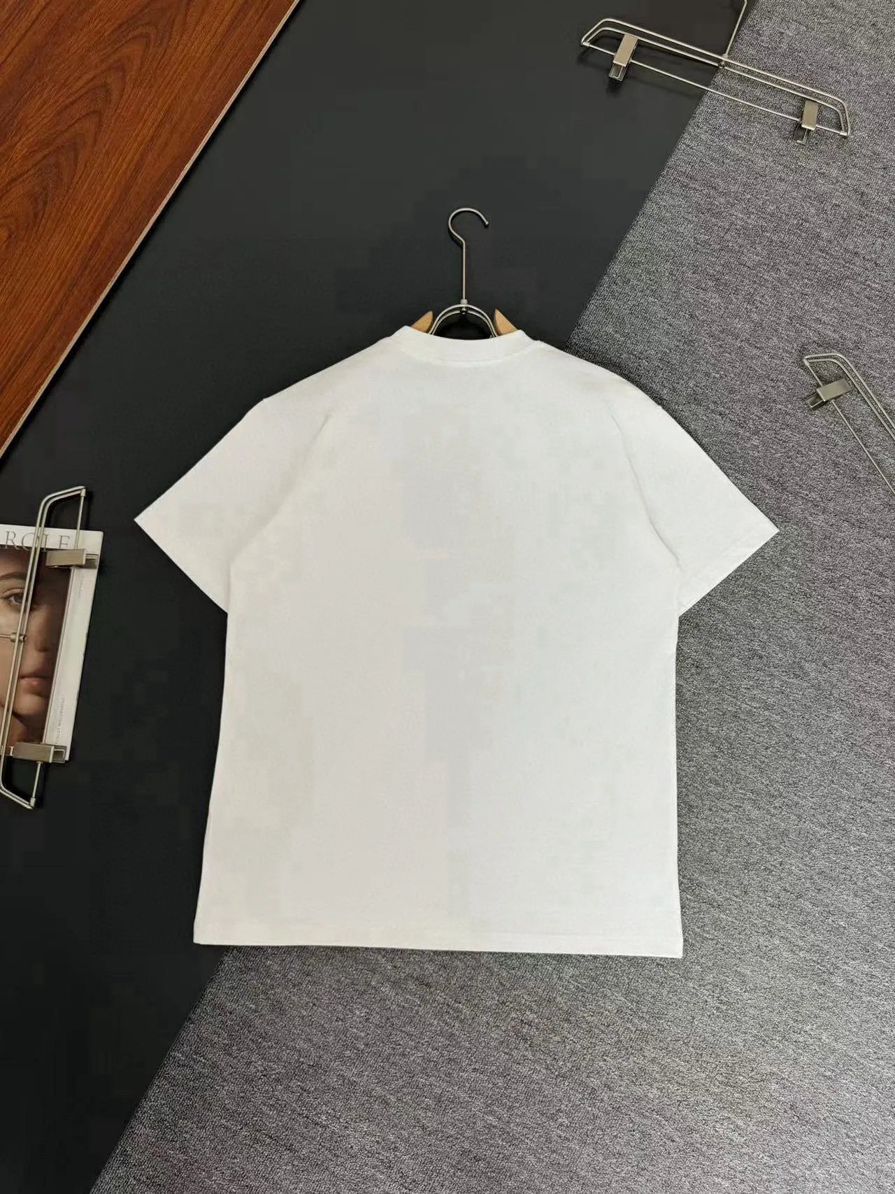 🅿️200 DIOR*Dior*320g heavyweight pure cotton T-shirt, thick, breathable and loose fit. Printed logo design. Spring and summer new round neck fashionable short-sleeved T-shirt. Comfortable against the skin, durable and easy to wear. Meticulous original craftsmanship, a must-have for casual and versatile colors. Color: Black, White, Anchor Red. Size: S M L XL XXL.