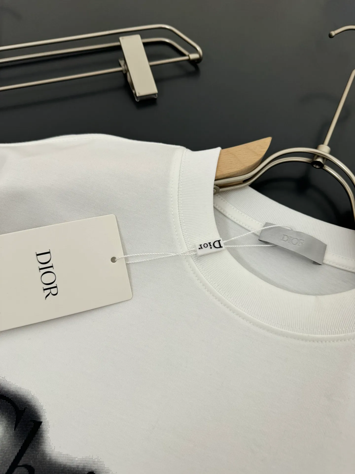 🅿️200 DIOR*Dior*320g heavyweight pure cotton T-shirt, thick, breathable and loose fit. Printed logo design. Spring and summer new round neck fashionable short-sleeved T-shirt. Comfortable against the skin, durable and easy to wear. Meticulous original craftsmanship, a must-have for casual and versatile colors. Color: Black, White, Anchor Red. Size: S M L XL XXL.