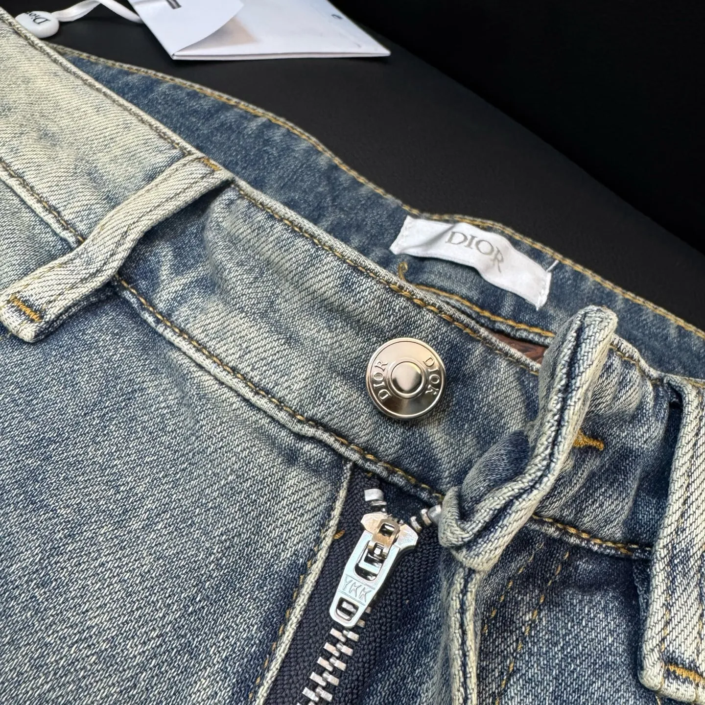 🅿️260 Style number: D268 DIOR25 new spring and summer printed letter washed fashionable casual straight leg jeans. Limited order from overseas trading companies, European straight hair, high-quality products are rare and limited quantity.  Color #Washed Blue Size #29 30 31 32 33 34 36 38 25 New style jeans, made of high-quality denim fabric, containing 92% cotton, 6.4% polyester, and 1.6% spandex. The integration of such a high content of cotton and spandex fabric makes the pants feel soft and delicate, the upper body is comfortable and elastic, and the workmanship is exquisite, highlighting the ultra-high brand charm.  Three standards are complete. Size reference: 29 yards waist 74 pants length 100 30 yards waist 77 pants length 101 31 yards waist 80 pants length 102 32 yards waist 83 pants length 103 33 yards waist 86 pants length 104 34 yards waist 89 pants length 105 36 yards waist 94 pants length 107 38 yards waist 96 pants length 108