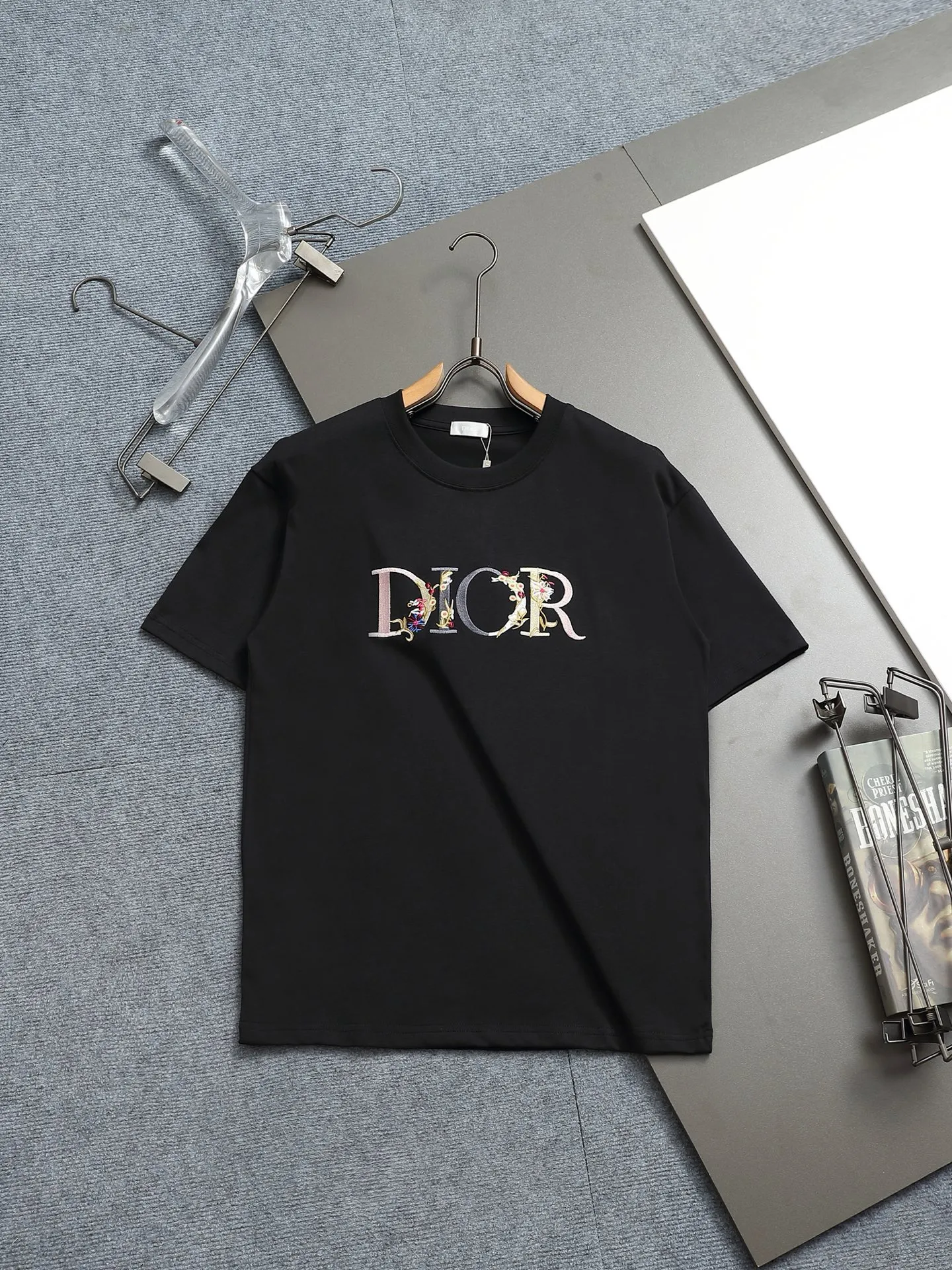 🅿️170 DIOR Dior 2022 SS spring and summer new short-sleeved T-shirt with letter embroidery design, made of 240g double-ply double yarn cotton fabric. The fabric has been washed and treated to make it more comfortable to the touch. Complete with three labels. Color: White Black Size: XS-L