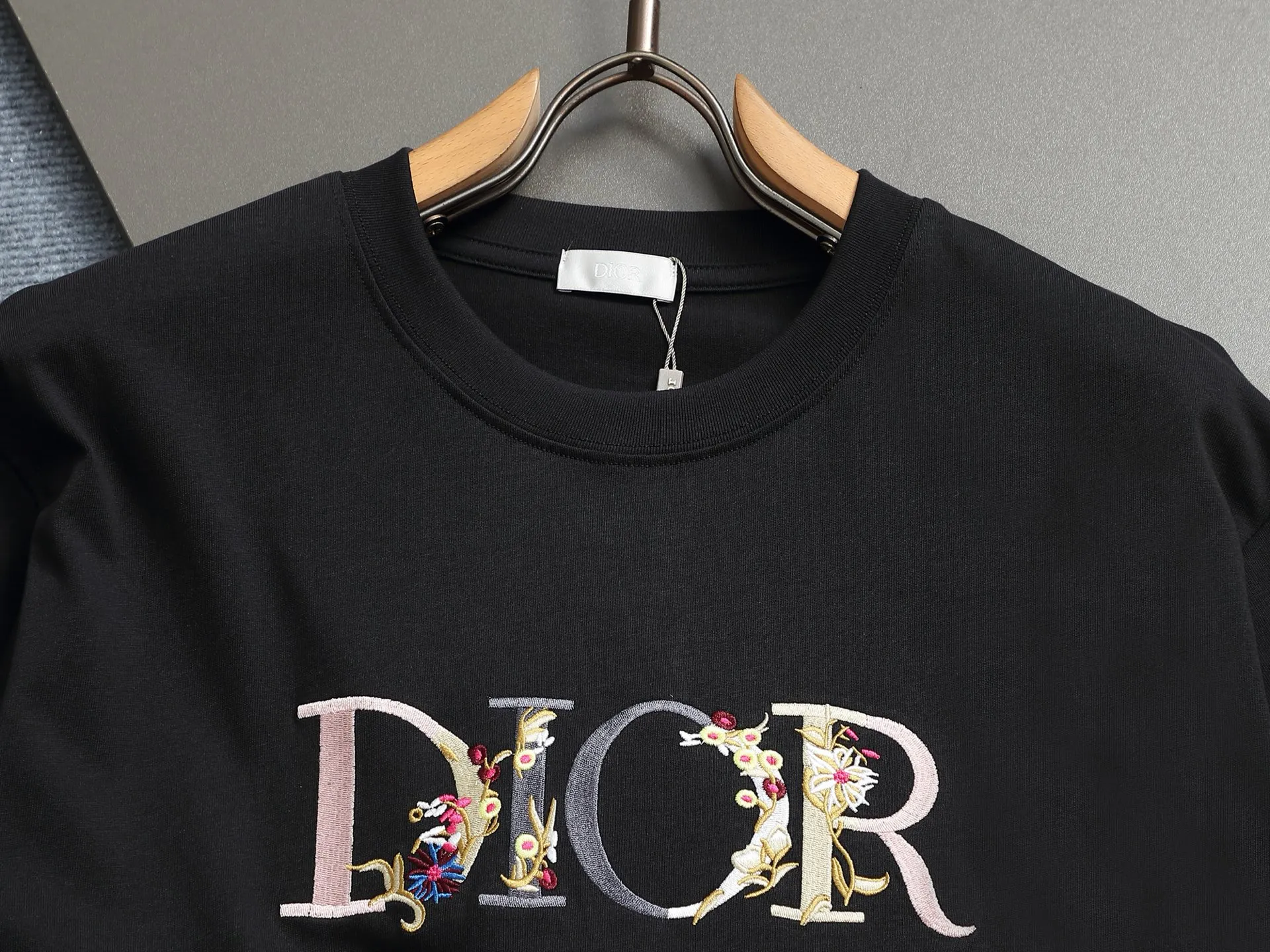 🅿️170 DIOR Dior 2022 SS spring and summer new short-sleeved T-shirt with letter embroidery design, made of 240g double-ply double yarn cotton fabric. The fabric has been washed and treated to make it more comfortable to the touch. Complete with three labels. Color: White Black Size: XS-L