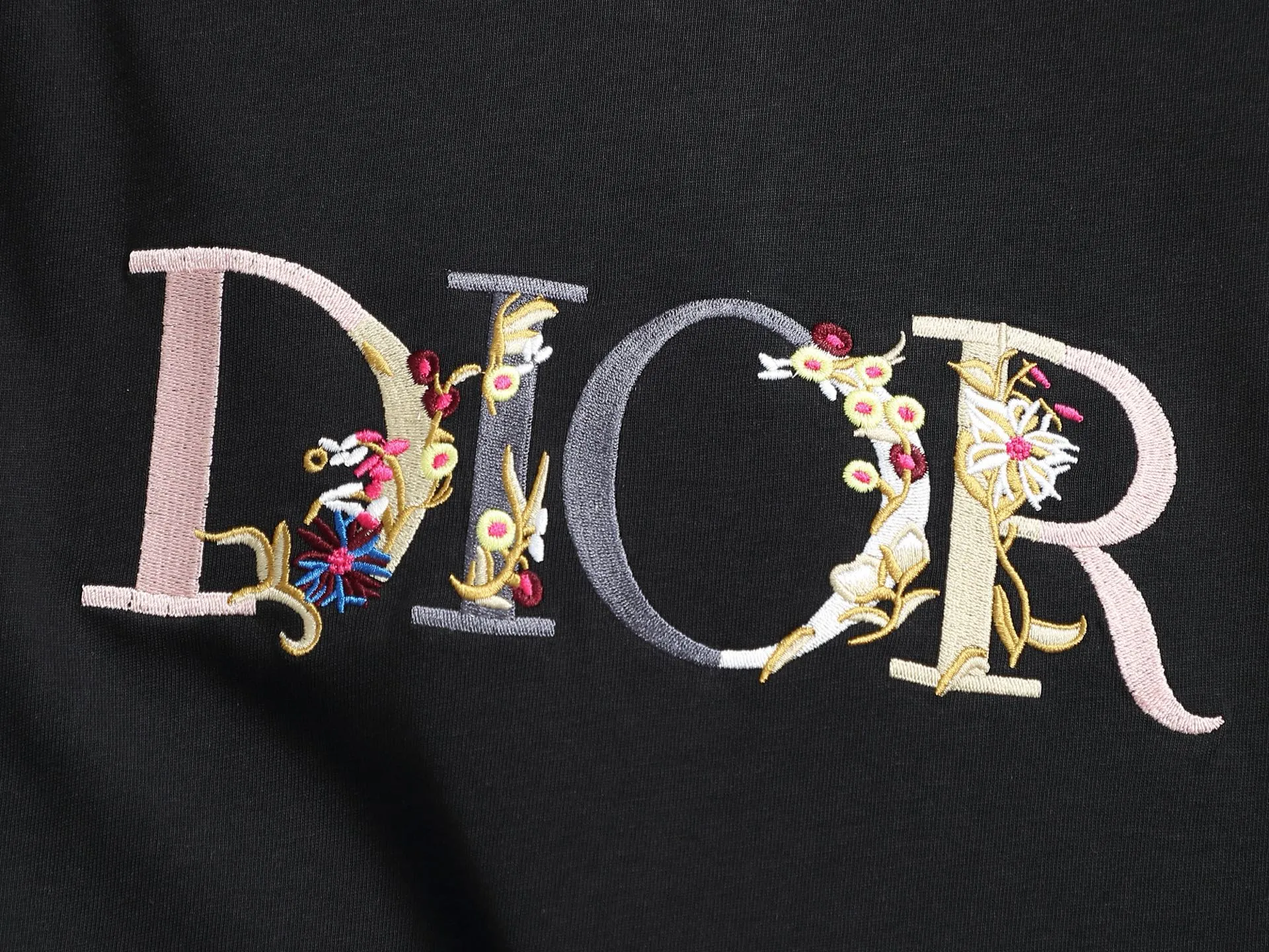 🅿️170 DIOR Dior 2022 SS spring and summer new short-sleeved T-shirt with letter embroidery design, made of 240g double-ply double yarn cotton fabric. The fabric has been washed and treated to make it more comfortable to the touch. Complete with three labels. Color: White Black Size: XS-L