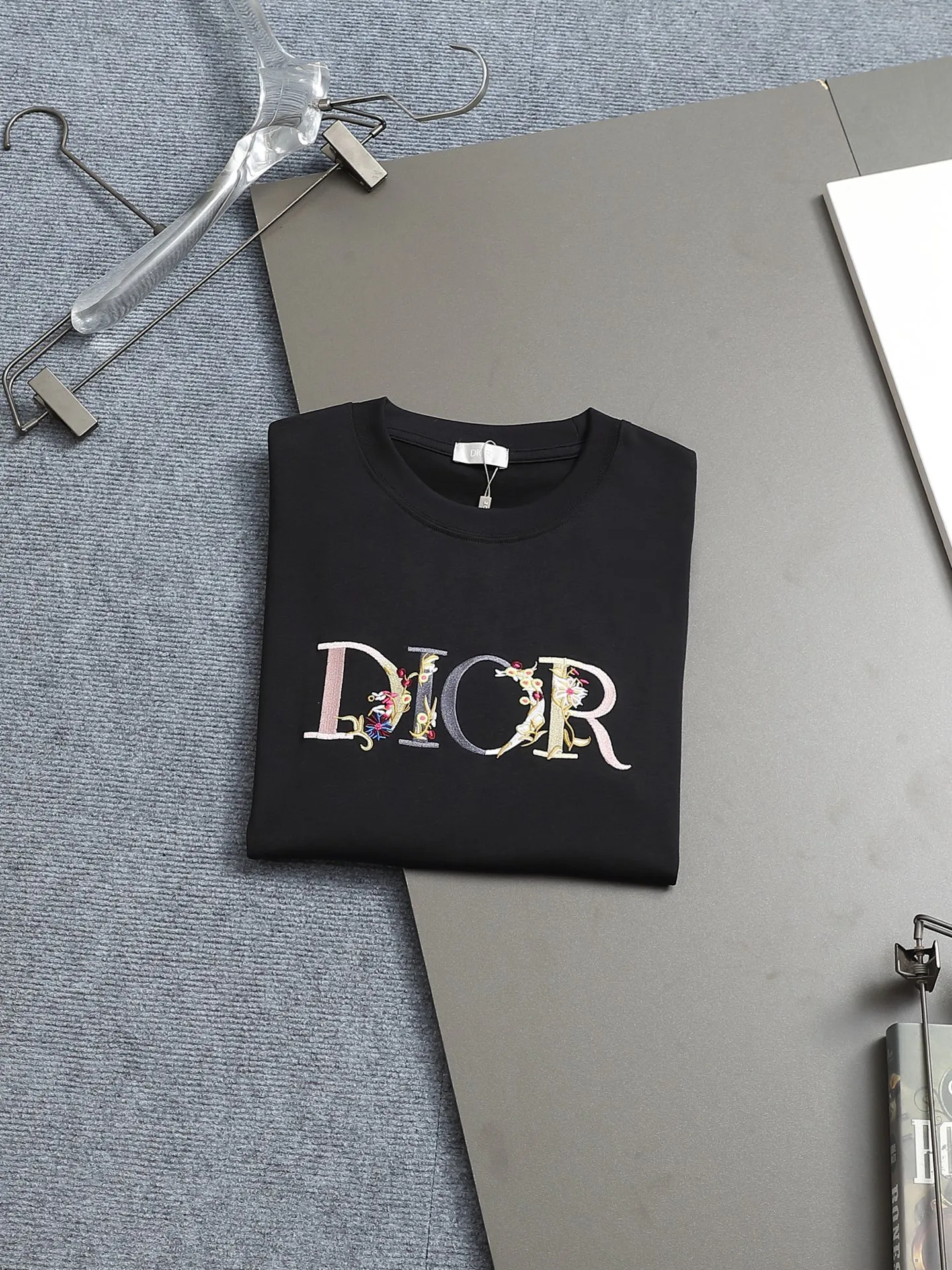 🅿️170 DIOR Dior 2022 SS spring and summer new short-sleeved T-shirt with letter embroidery design, made of 240g double-ply double yarn cotton fabric. The fabric has been washed and treated to make it more comfortable to the touch. Complete with three labels. Color: White Black Size: XS-L