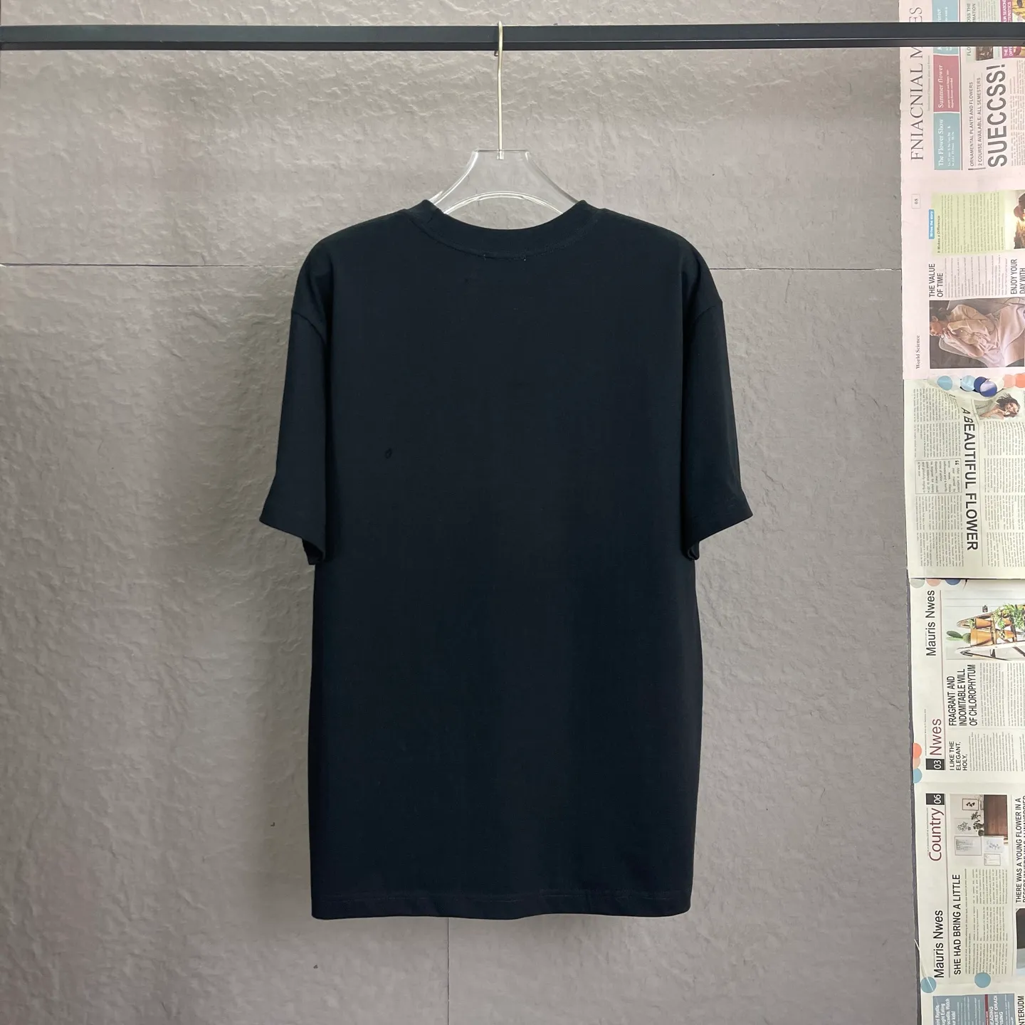 🅿️180 /A56 DIOR Dior fabric upgrade 300 high weight 2025ss embroidered ribbed letter round neck short sleeves Unisex T-shirt loose version, this T-shirt shows di0r from the di0r joint series for my real friends Logo, classic silhouette with ribbed crew neck, embroidery on the chest, burnt flower effect on the collar, sleeves and hem to enhance style, casual cut, can be paired with bottoms of the same season to create a fashionable look. Color: Black White Size: S-XL
