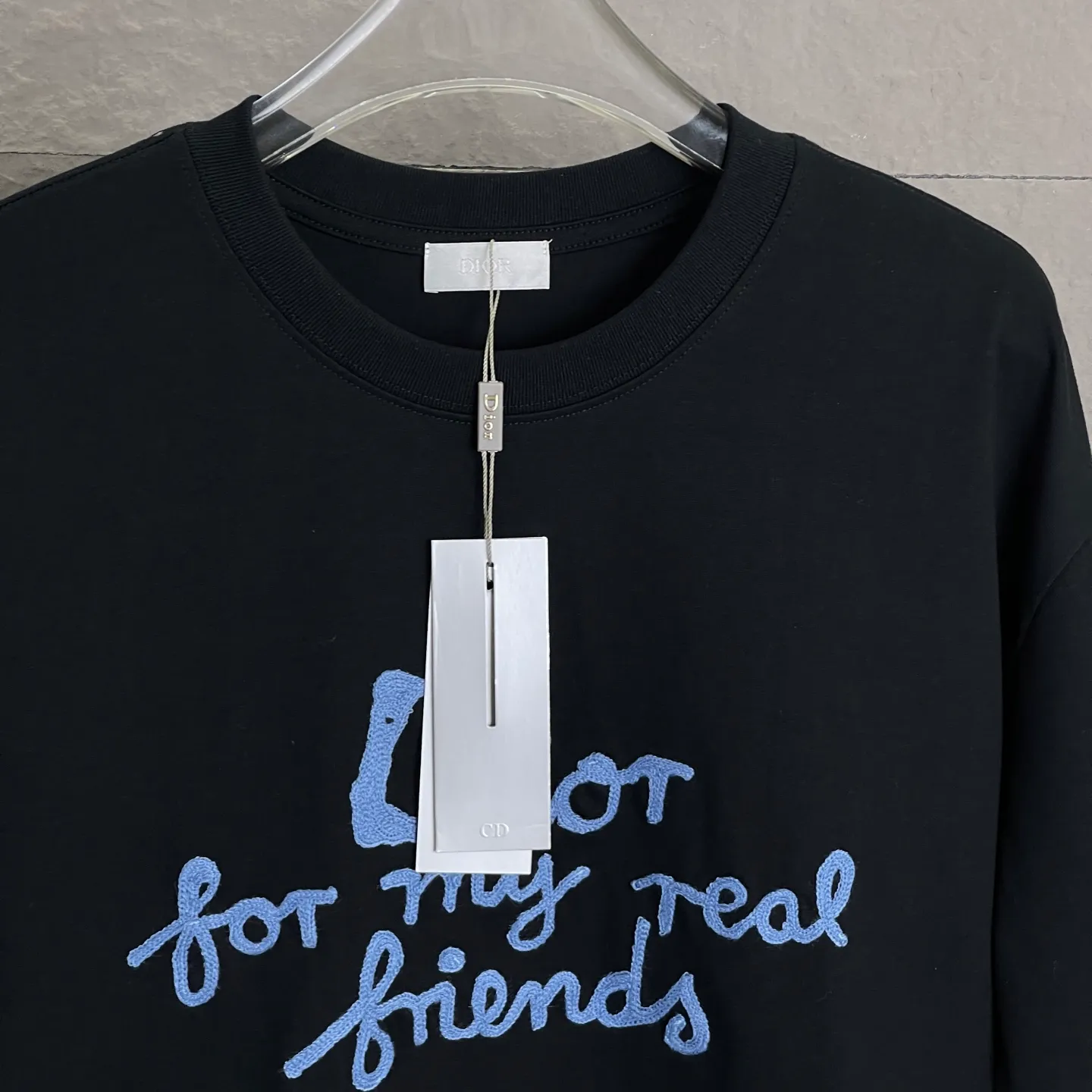 🅿️180 /A56 DIOR Dior fabric upgrade 300 high weight 2025ss embroidered ribbed letter round neck short sleeves Unisex T-shirt loose version, this T-shirt shows di0r from the di0r joint series for my real friends Logo, classic silhouette with ribbed crew neck, embroidery on the chest, burnt flower effect on the collar, sleeves and hem to enhance style, casual cut, can be paired with bottoms of the same season to create a fashionable look. Color: Black White Size: S-XL