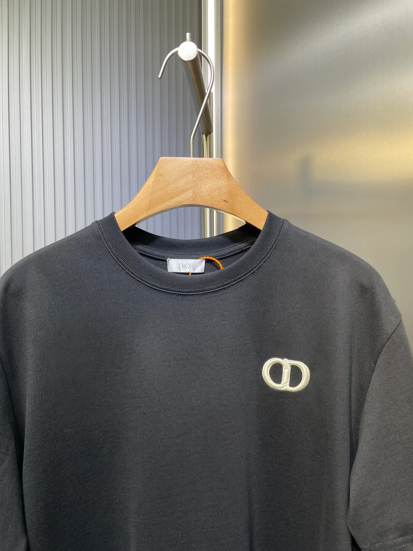 🅿️260 dior 🌟【Top replica】cd letters embroidered round neck short sleeves Process description: The color is custom-woven and dyed, with "cd" design on the chest. A perfect fashionable and trendy item! The oversize version is very slimming and can be worn with a T-skirt or shorts. Who wouldn’t love it? The texture of the custom-made fabrics is great and versatile for all seasons, and the styles are the same for men and women! ⚠️size:smlxl