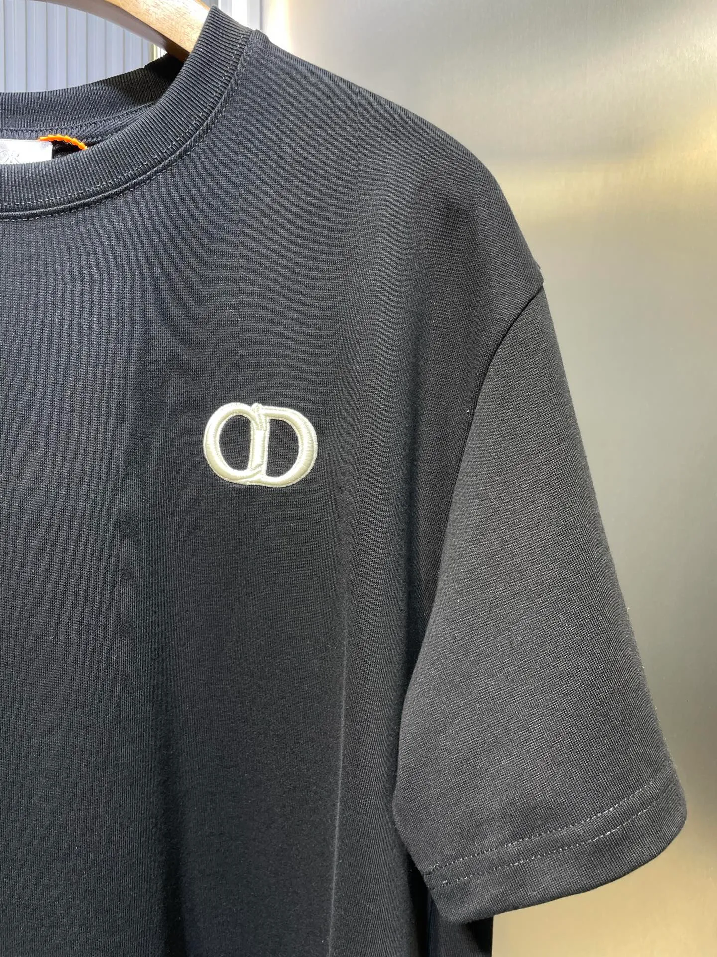🅿️260 dior 🌟【Top replica】cd letters embroidered round neck short sleeves Process description: The color is custom-woven and dyed, with "cd" design on the chest. A perfect fashionable and trendy item! The oversize version is very slimming and can be worn with a T-skirt or shorts. Who wouldn’t love it? The texture of the custom-made fabrics is great and versatile for all seasons, and the styles are the same for men and women! ⚠️size:smlxl