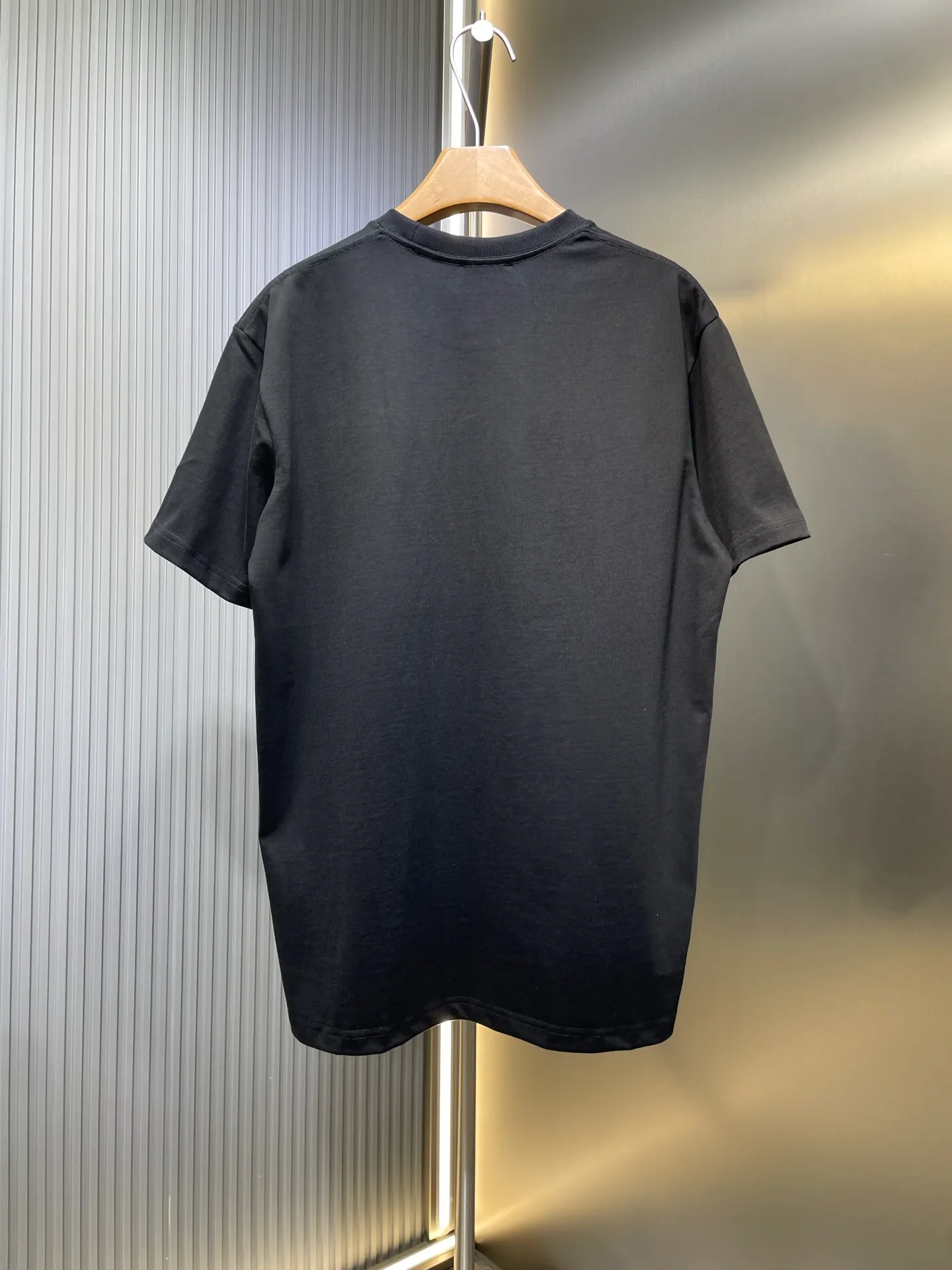 🅿️260 dior 🌟【Top replica】cd letters embroidered round neck short sleeves Process description: The color is custom-woven and dyed, with "cd" design on the chest. A perfect fashionable and trendy item! The oversize version is very slimming and can be worn with a T-skirt or shorts. Who wouldn’t love it? The texture of the custom-made fabrics is great and versatile for all seasons, and the styles are the same for men and women! ⚠️size:smlxl