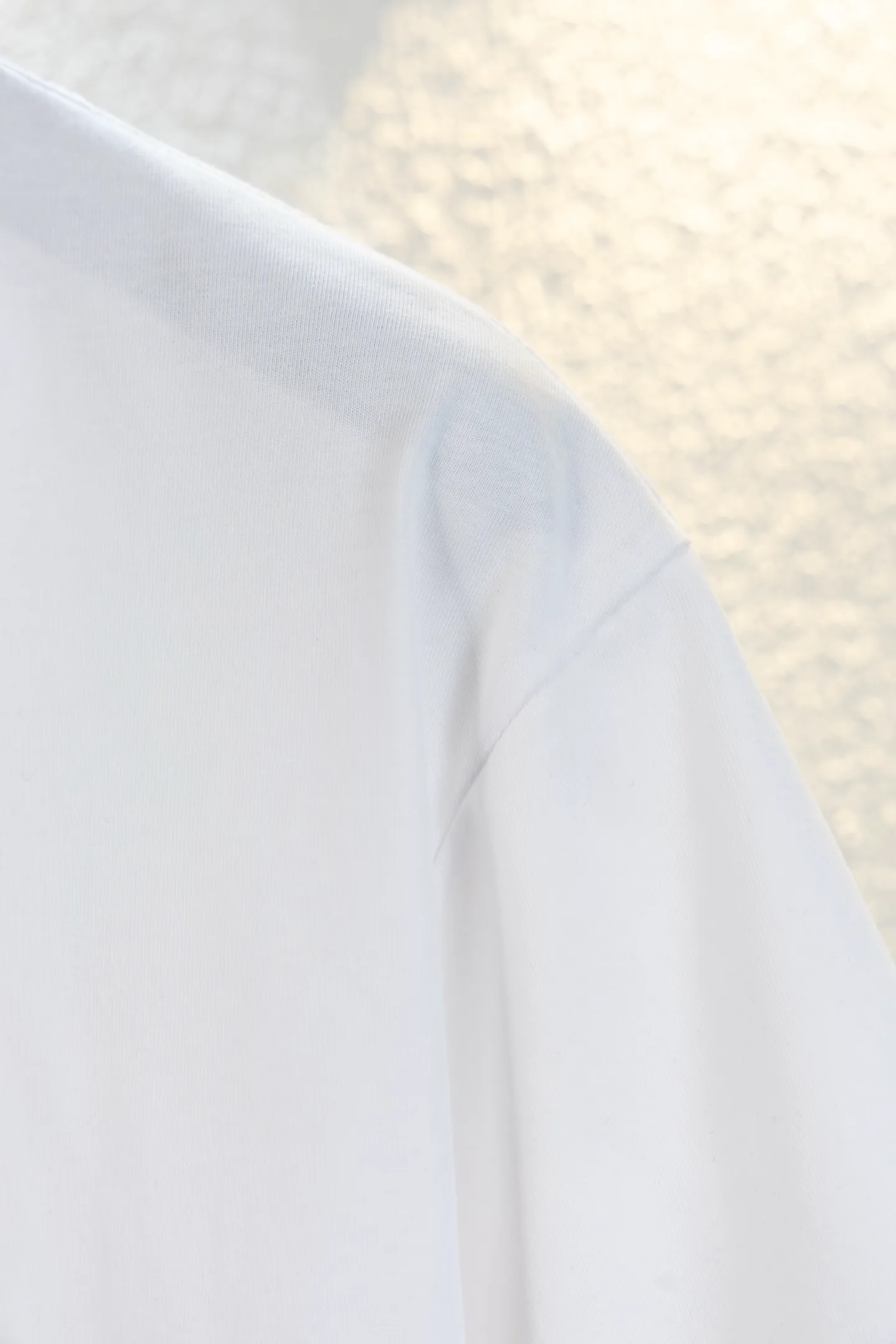 🅿️180 model number k734 DIOR short-sleeved T-shirt® is consistent with the official website *Customized 280g cotton fabric, soft, skin-friendly and comfortable *Embroidery craft letter logo on the front *A very simple and elegant one, both in terms of upper body comfort, it is unparalleled, interpreting your luxury and taste, and creating your fashionable style and charm. ⚠️Washing method: It is recommended to dry clean or wrap the reverse side in a laundry bag and machine wash it quickly in cold water and let it dry naturally! ⚠️Same style for men and women 𝐂𝐎𝐋𝐎𝐔𝐑: white blue 𝐒𝐈𝐙𝐄 XS S M L