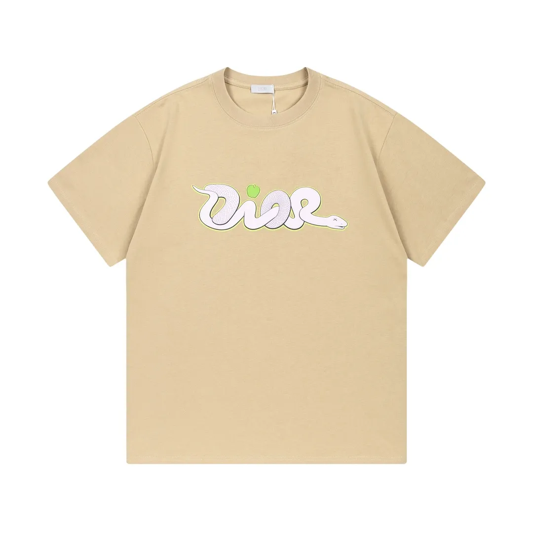 🅿️170 Dior Dior joint KAWS series 2025 new style Snake letter logo Uniform short-sleeved T-shirt for men and women ·Customized 280g 100% double yarn pure cotton fabric ·Dyeing 32 counts double-strand thread ·Kangli digital direct printing process ·Complete collar label, hangtag, main mark and three labels Color: Khaki Size: XS S M L