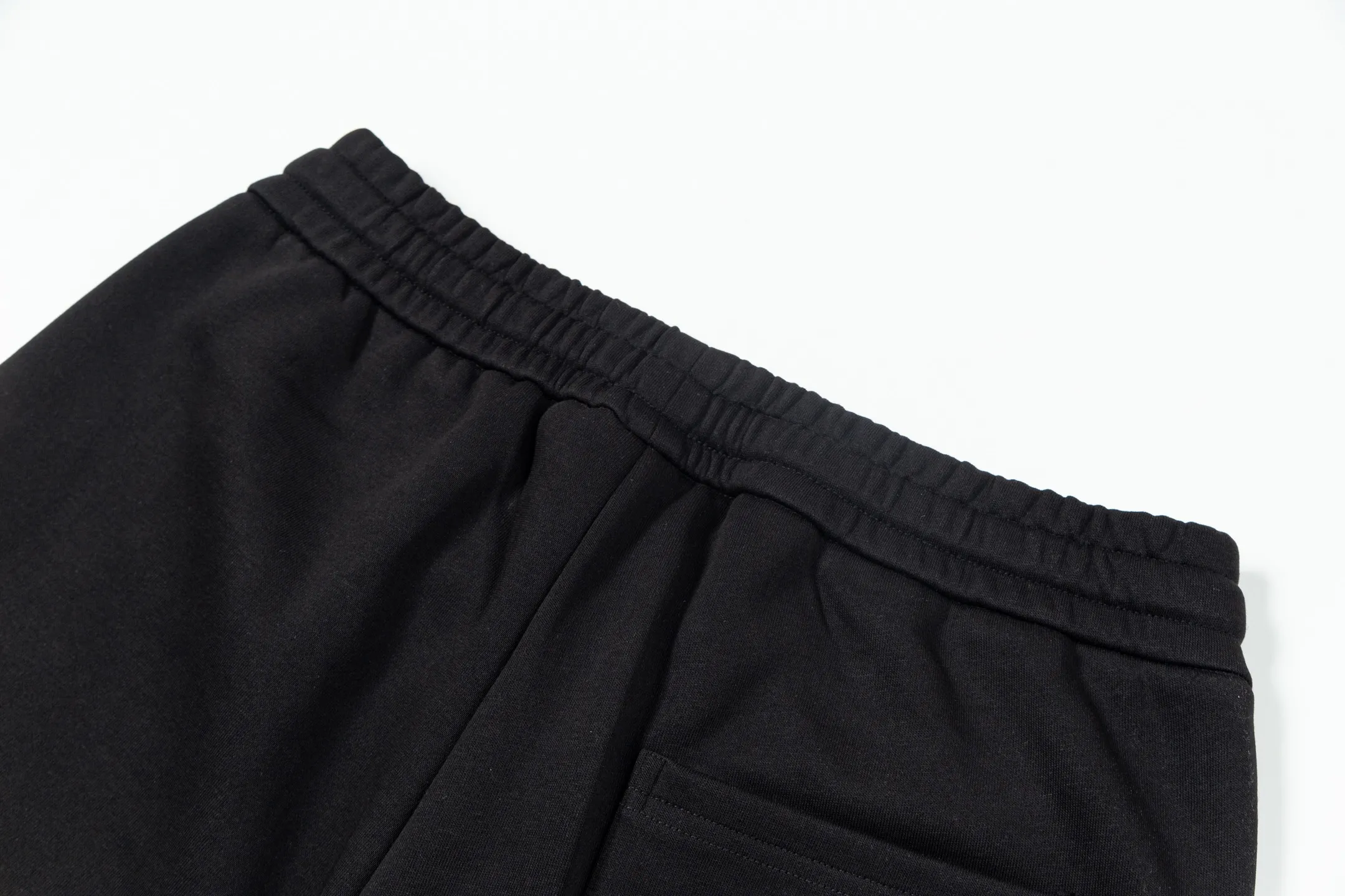 🅿️200 DIOR Dior 2025 new model, light luxury, hand-painted graffiti letter flame pattern, imported machine embroidered small letter logo, back pocket design, daily commuting wear for men and women, casual shorts ·Customized terry fabric ·Adjustable elastic waist design ·Waist label tag with three washable marks Color: Black Size: S M L XL