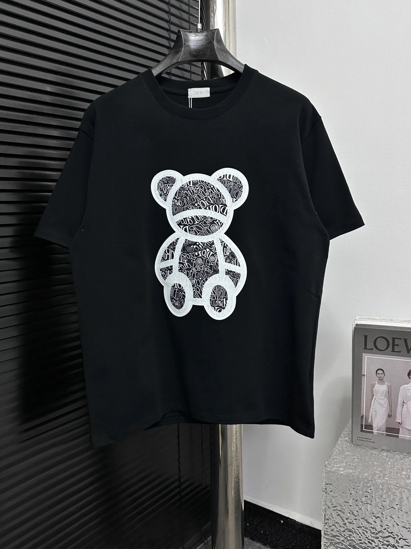 🅿️170 [Dior] Dior 25ss new bear short-sleeved custom 280g vat-dyed fabric feels very comfortable. The latest brick cabinet in spring and summer is fashionable and versatile. It is very suitable for both men and women. A must-have hangtag. Collar label. Washed wheat three labels are complete. Color: black white. Size: S-XL.