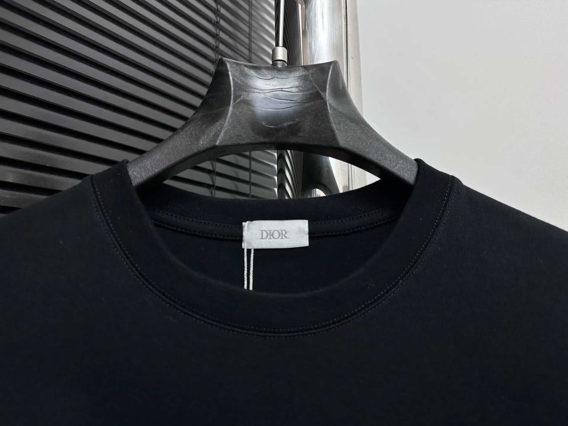 🅿️170 [Dior] Dior 25ss new bear short-sleeved custom 280g vat-dyed fabric feels very comfortable. The latest brick cabinet in spring and summer is fashionable and versatile. It is very suitable for both men and women. A must-have hangtag. Collar label. Washed wheat three labels are complete. Color: black white. Size: S-XL.