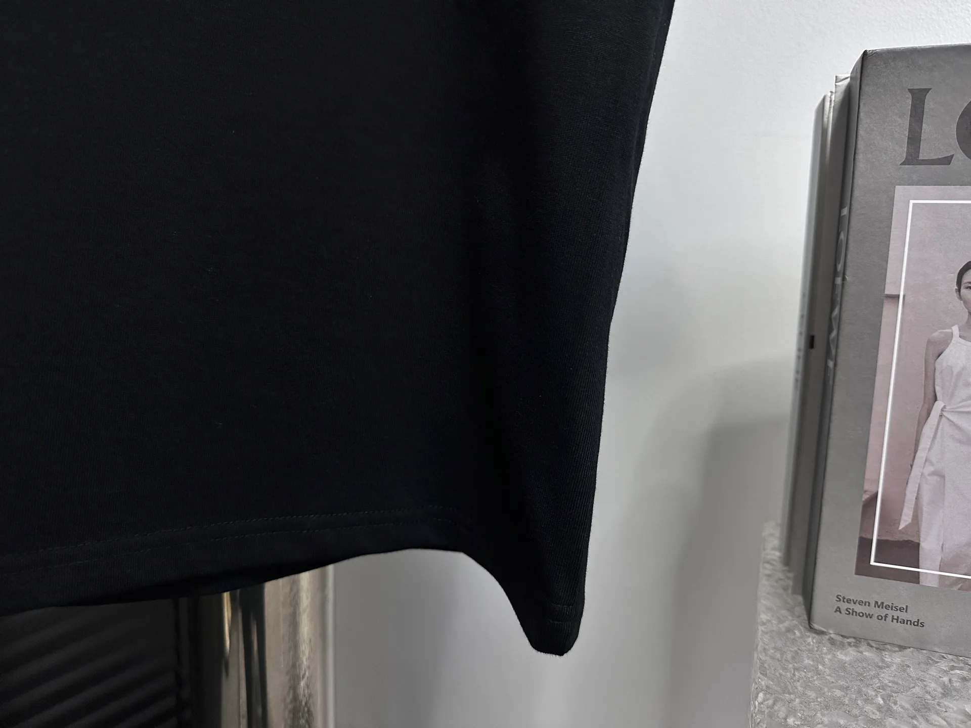 🅿️170 [Dior] Dior 25ss new bear short-sleeved custom 280g vat-dyed fabric feels very comfortable. The latest brick cabinet in spring and summer is fashionable and versatile. It is very suitable for both men and women. A must-have hangtag. Collar label. Washed wheat three labels are complete. Color: black white. Size: S-XL.