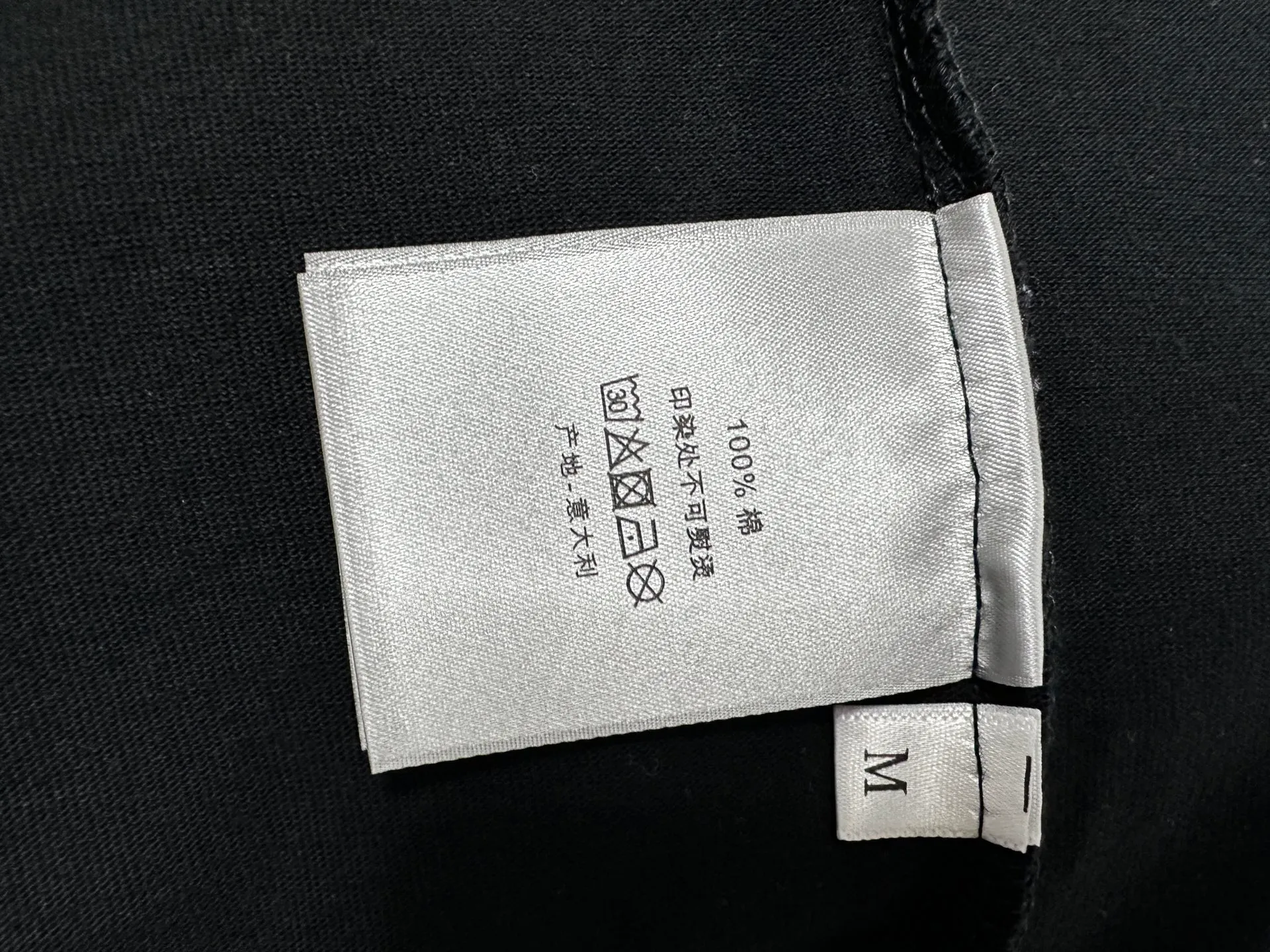 🅿️170 [Dior] Dior 25ss new bear short-sleeved custom 280g vat-dyed fabric feels very comfortable. The latest brick cabinet in spring and summer is fashionable and versatile. It is very suitable for both men and women. A must-have hangtag. Collar label. Washed wheat three labels are complete. Color: black white. Size: S-XL.