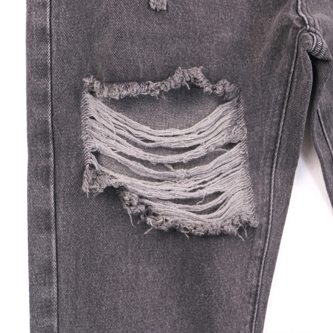 Style No.: 8209 Fabric: Denim P170 Real shot of the trendy Godspeed denim trousers in stock, loose and trendy brand denim Color: Smoke Gray Black Size 28 (S) 30 (M) 32 (L) 34 (XL) 36 (XXL) 38 (XXXL)