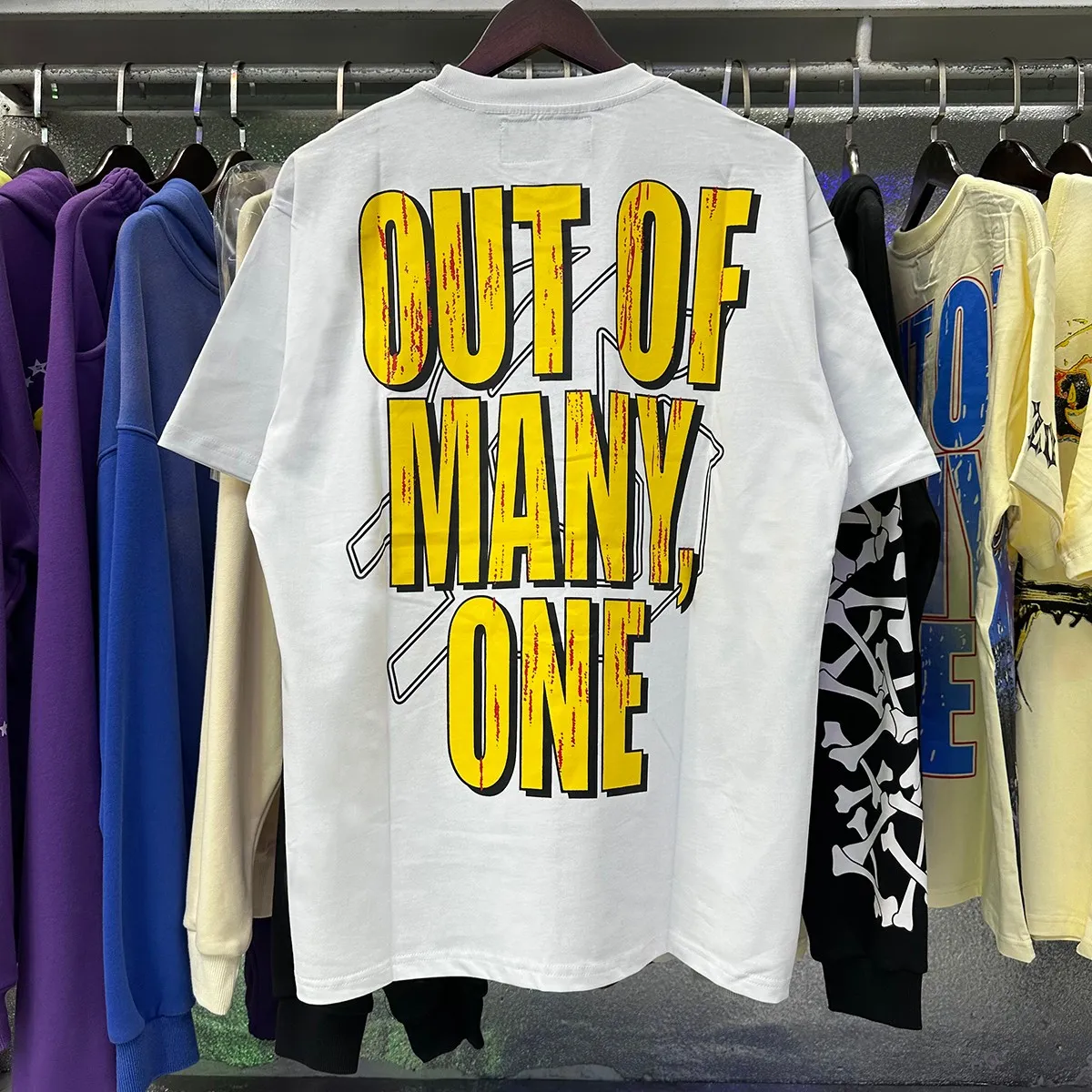 No. 7031, real shot, Mechao Godspeed astronaut robot printed high-quality double yarn pure cotton casual short-sleeved T-shirt batch 110 Color: black, white, apricot; Size: S M L XL