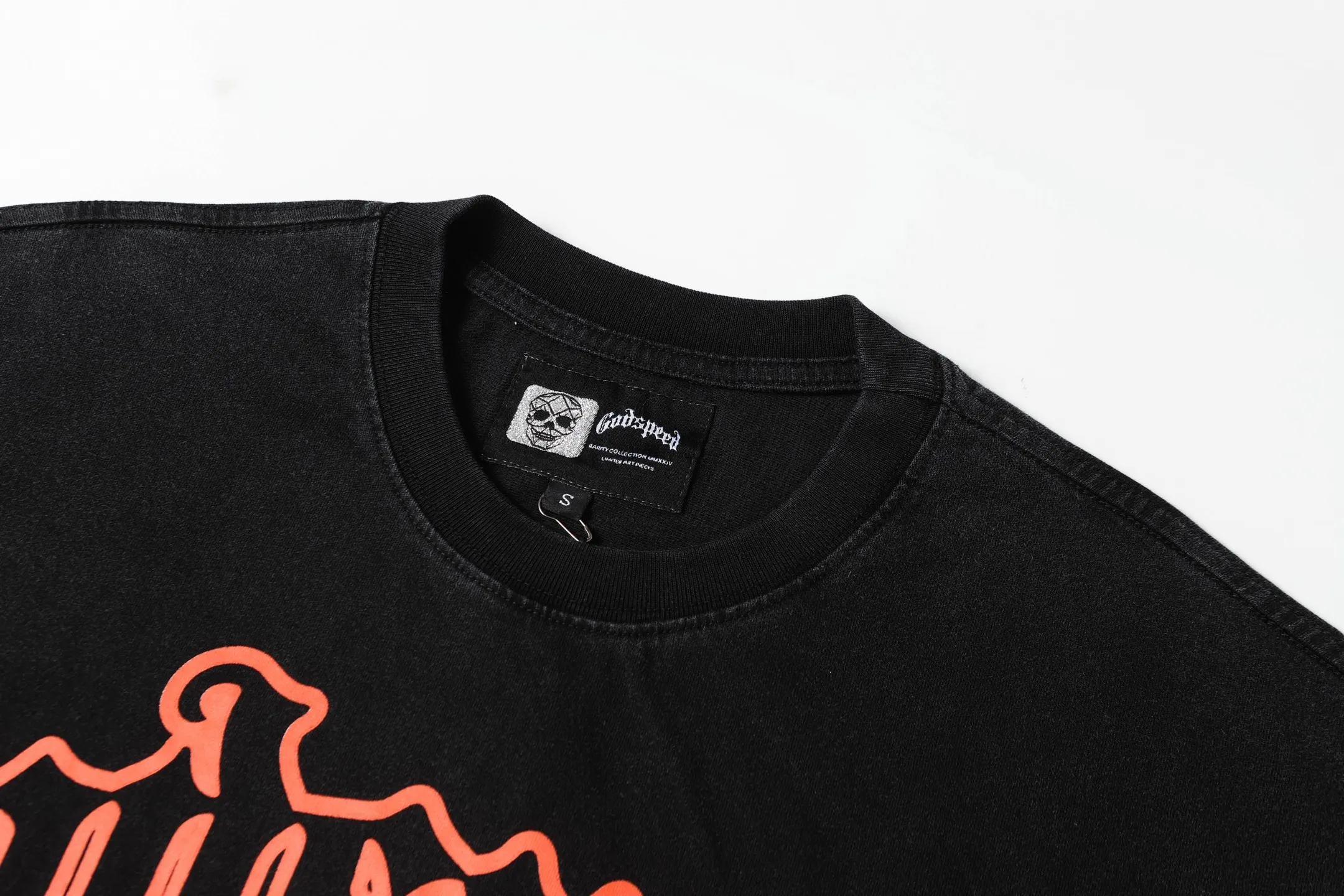 6028# Washed Black｜P116 Godspeed cross-border American rock and roll street washed retro style short-sleeved T (craft print) Fabric (fabric): 32 count combed double yarn 250 grams weight Size (size): S-M-L-XL Color (colour): Washed black 👉