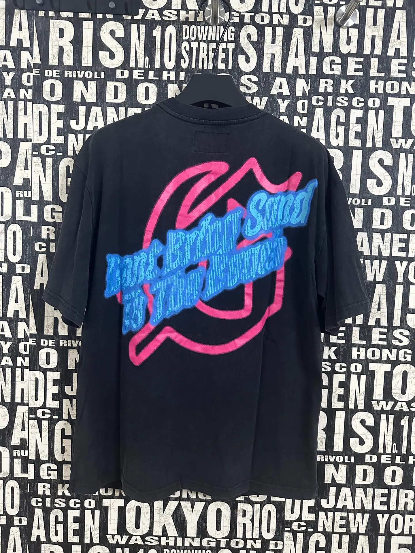 6042# washed black｜P116 Godspeed cross-border American rock and roll street washed retro style short-sleeved T (craft printing) fabric (fabric): 32 count combed double yarn 250 grams weight code (size): S-M-L-XL color (colour): washed black 👉
