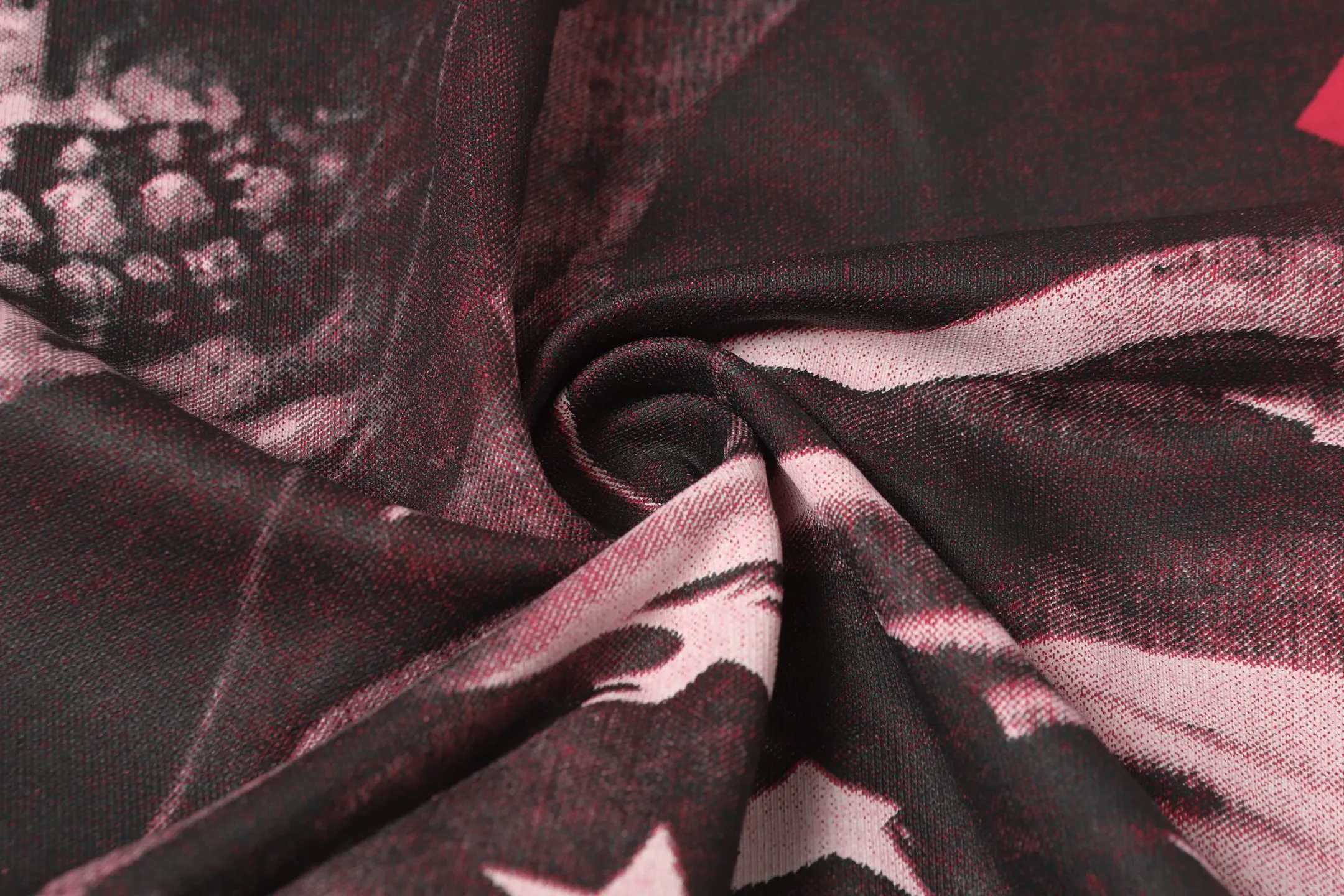 5039#Rose Red｜P104 Godspeed cross-border American rock and roll street washed retro style short-sleeved T (craft printing) fabric (fabric) 32-count combed double yarn 240 grams weight code number (size): S-M-L-XL color (colour): rose red