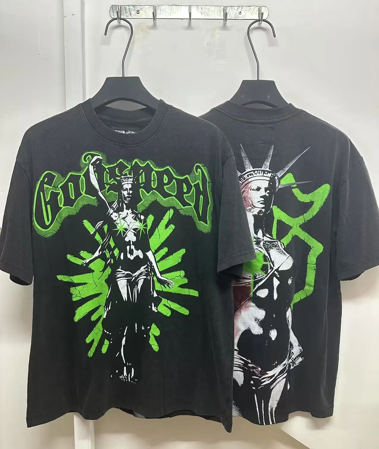 6037#washed black｜P116 Godspeed cross-border American rock and roll street washed retro style short-sleeved T (craft printing) fabric (fabric): 32 count combed double yarn 250g weight size (size): S-M-L-XL color (colour): washed black 👉