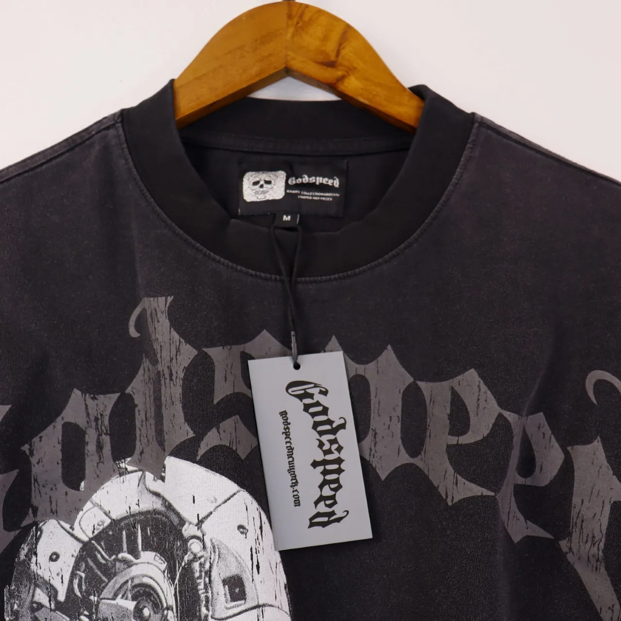 Style number: 2857 Fabric: 230g washed, real shot, beautiful and trendy Godspeed skull print, washed and distressed, high quality double yarn casual round neck short-sleeved T-shirt for men and women Color; washed black, washed apricot Size: S M L XL