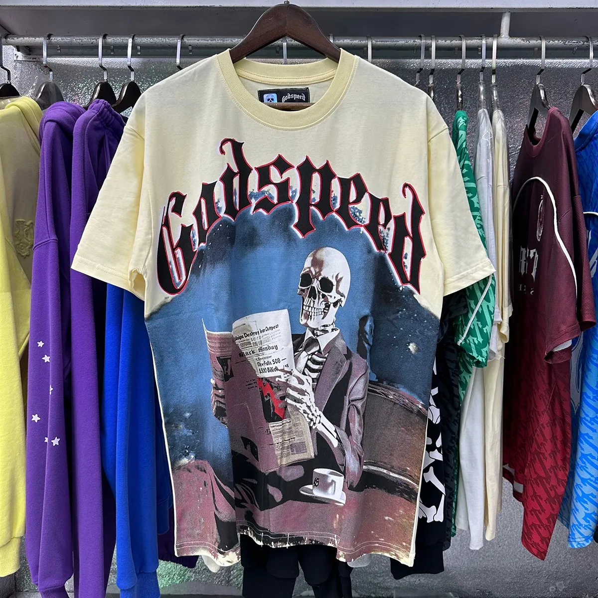 Actual photo, No. 7037, Mechao Godspeed reading newspaper skull print high weight double yarn pure cotton casual short-sleeved T-shirt batch 110 Color: black, apricot, bright red; Size: S M L XL