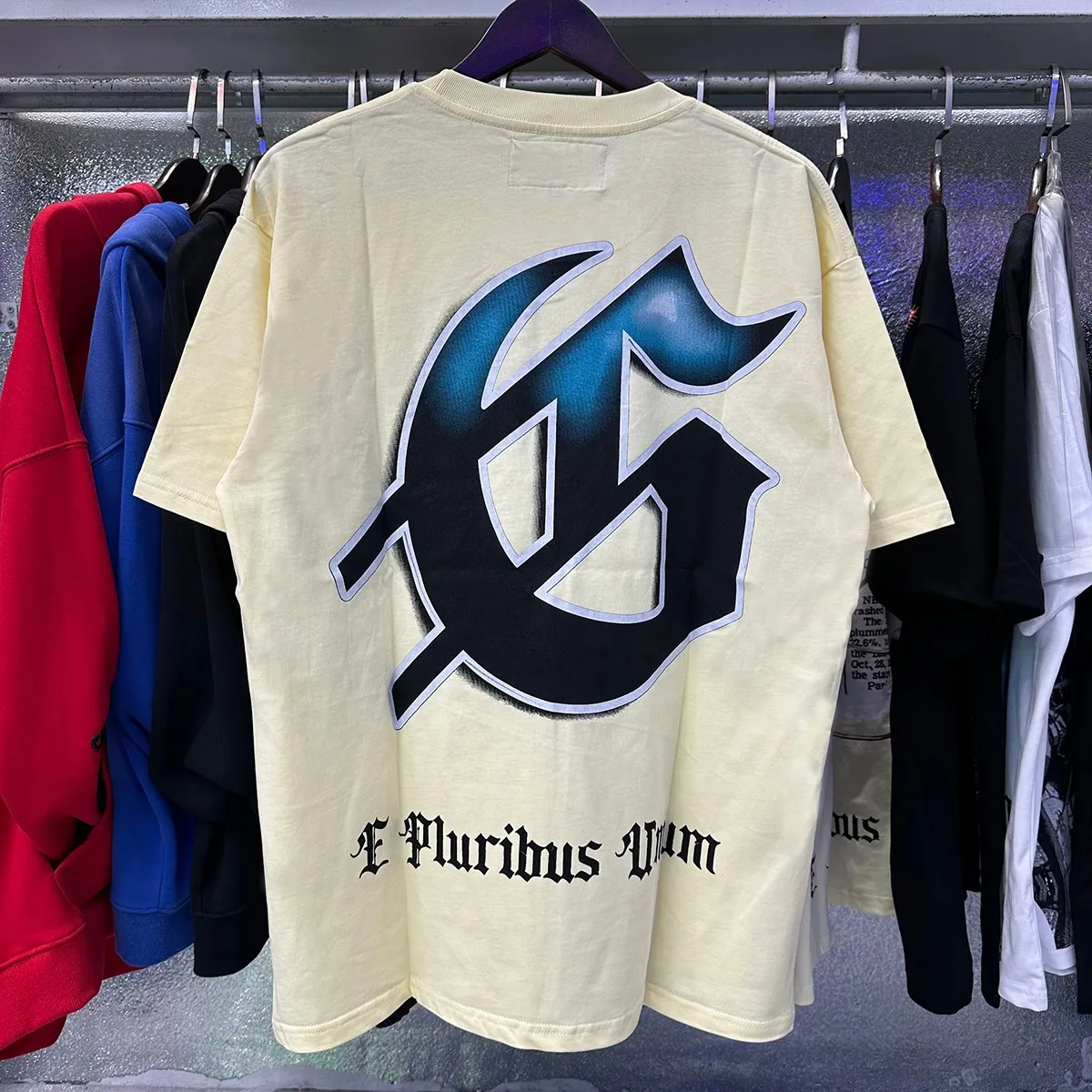 No. 7032, real shot, beautiful Godspeed falling skull printed high weight double yarn pure cotton casual short-sleeved T-shirt batch 110 Color: black, white; Size: S M L XL