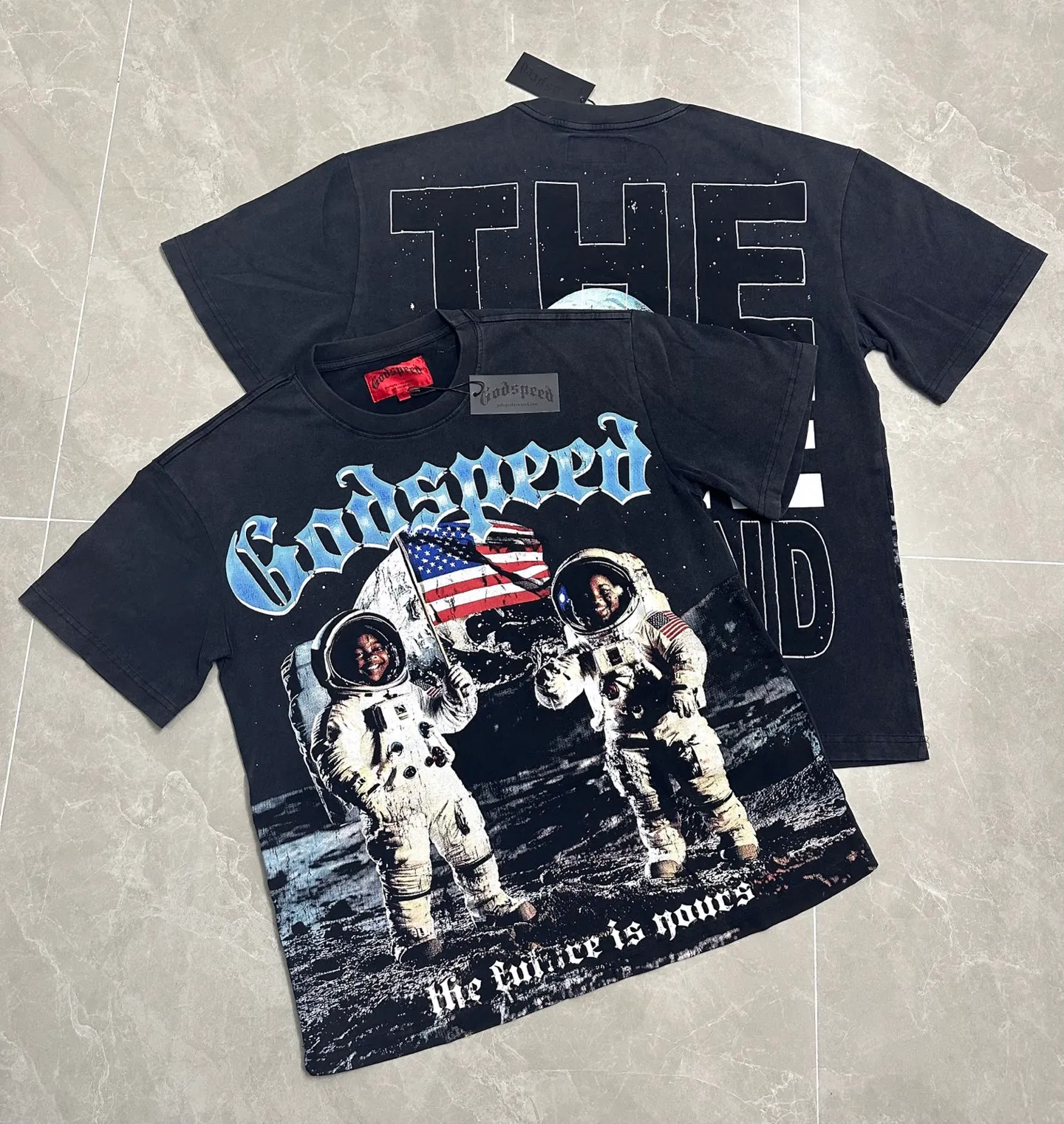6305# Washed black I P116 Real shot in stock (American fashion niche) (HD picture) Godspeed cross-border American rock street washed retro style short-sleeved T (craft printing) Fabric (fabric): 32 counts combed double yarn 250 grams weight Size (size): S-M-L-XL Color (colour): Washed black