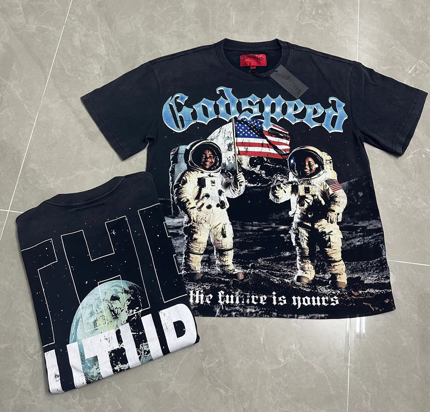 6305# Washed black I P116 Real shot in stock (American fashion niche) (HD picture) Godspeed cross-border American rock street washed retro style short-sleeved T (craft printing) Fabric (fabric): 32 counts combed double yarn 250 grams weight Size (size): S-M-L-XL Color (colour): Washed black